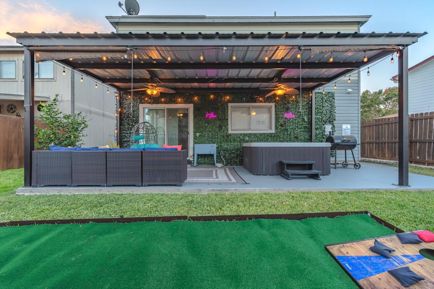 Holiday home Gameroom, Bbq & Hot-tub By Lackland & Seaworld San Antonio