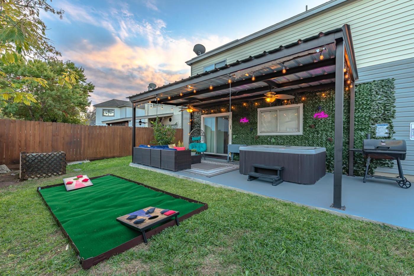Gameroom, Bbq & Hot-tub By Lackland & Seaworld Holiday home San Antonio