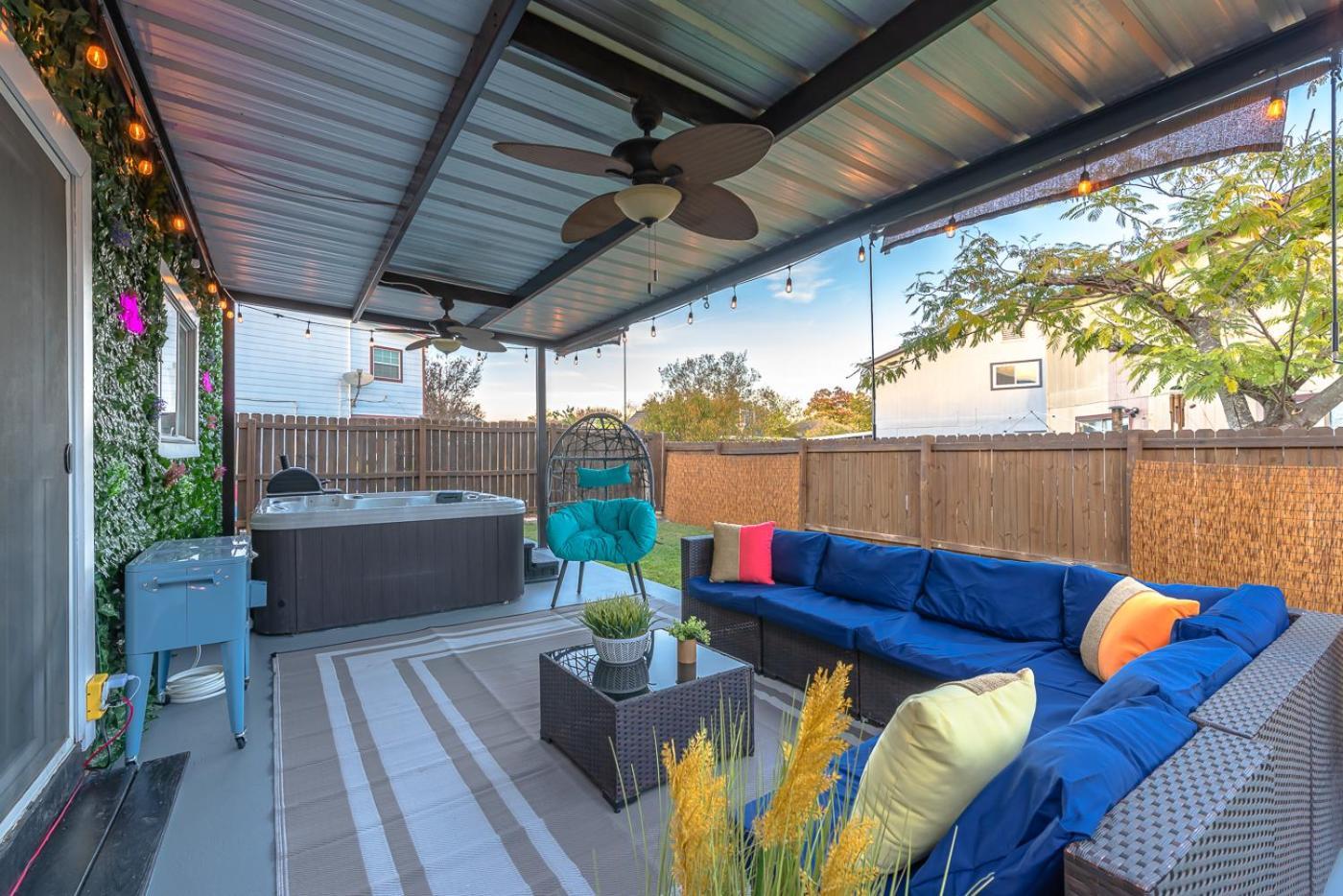Gameroom, Bbq & Hot-tub By Lackland & Seaworld Holiday home