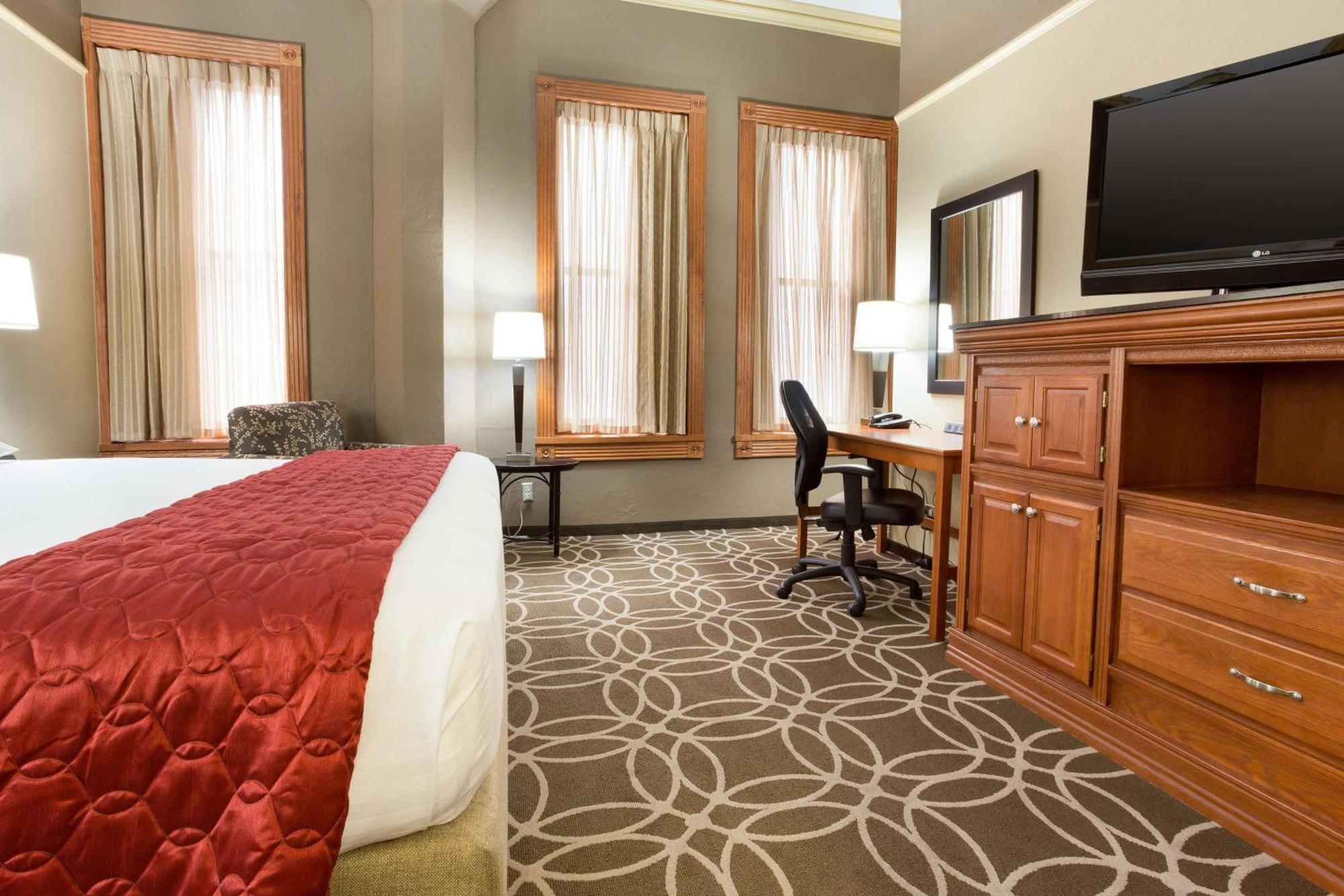 Drury & Riverwalk 3*