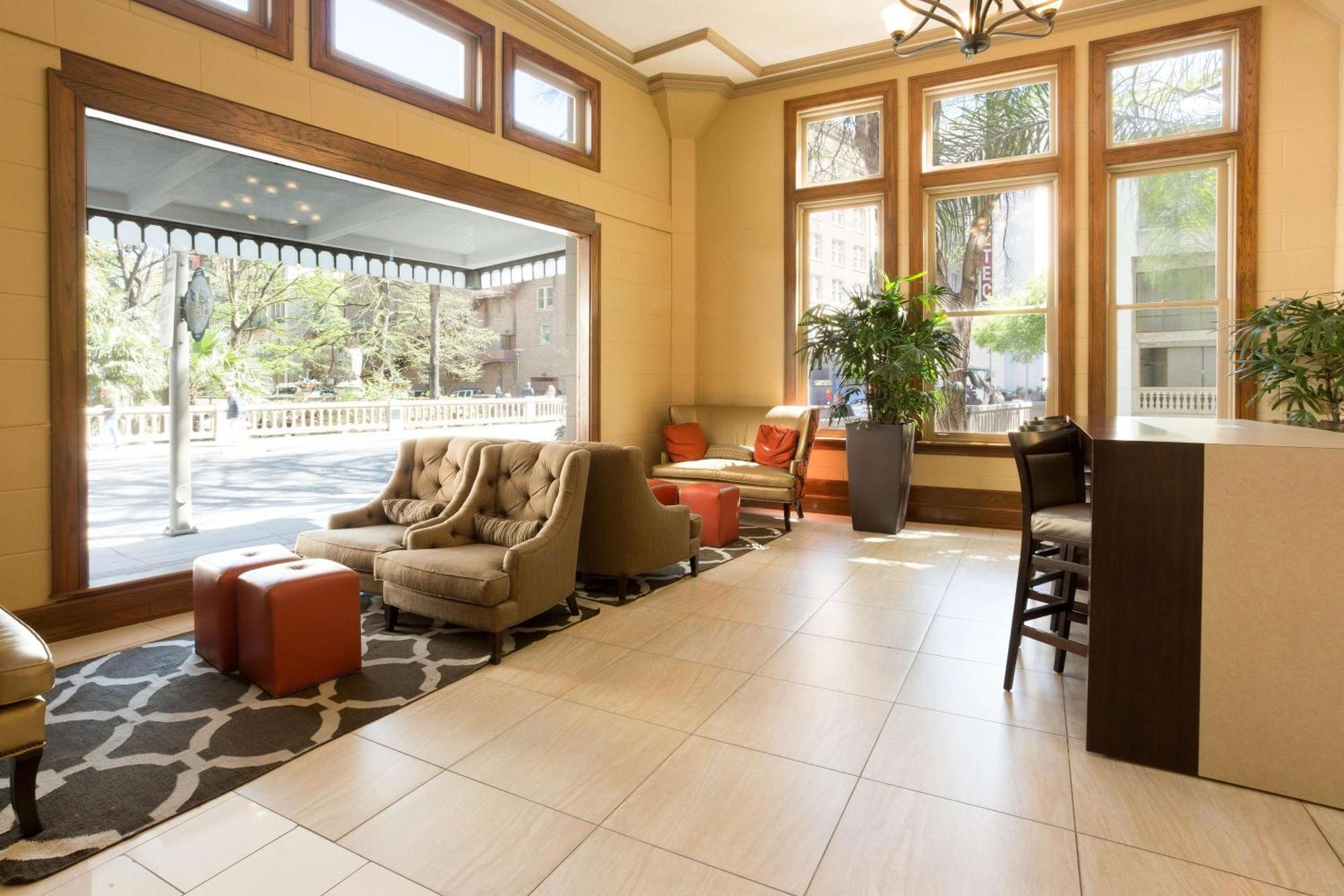 Drury & Riverwalk 3*