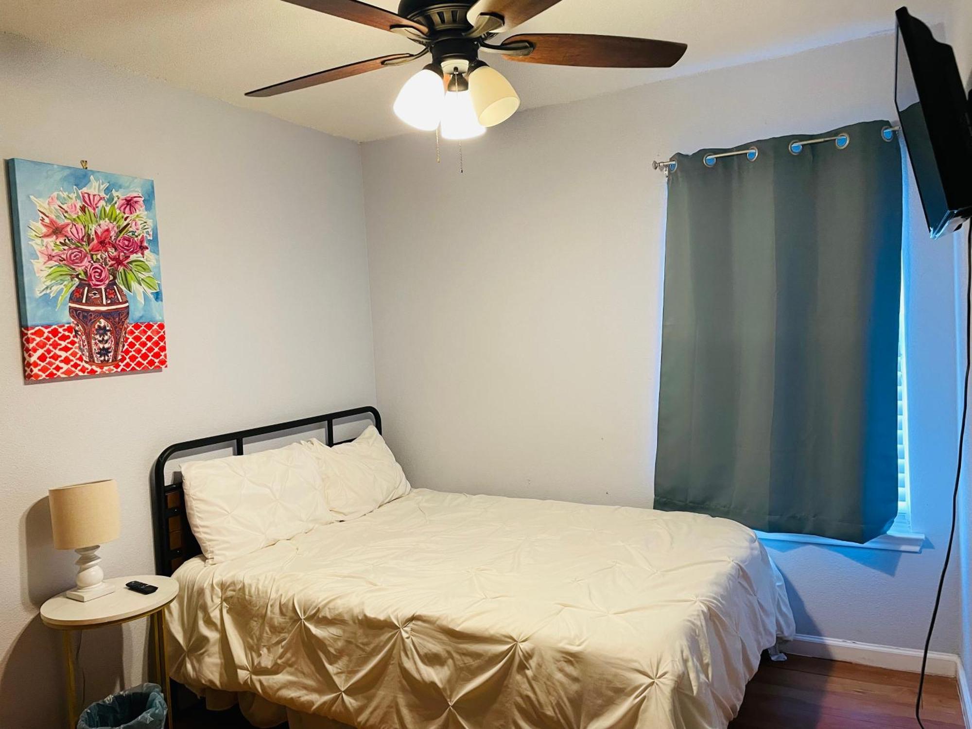 Comfort 4 Bedroom 3 Bath 5 Mins From Sea World Holiday home San Antonio