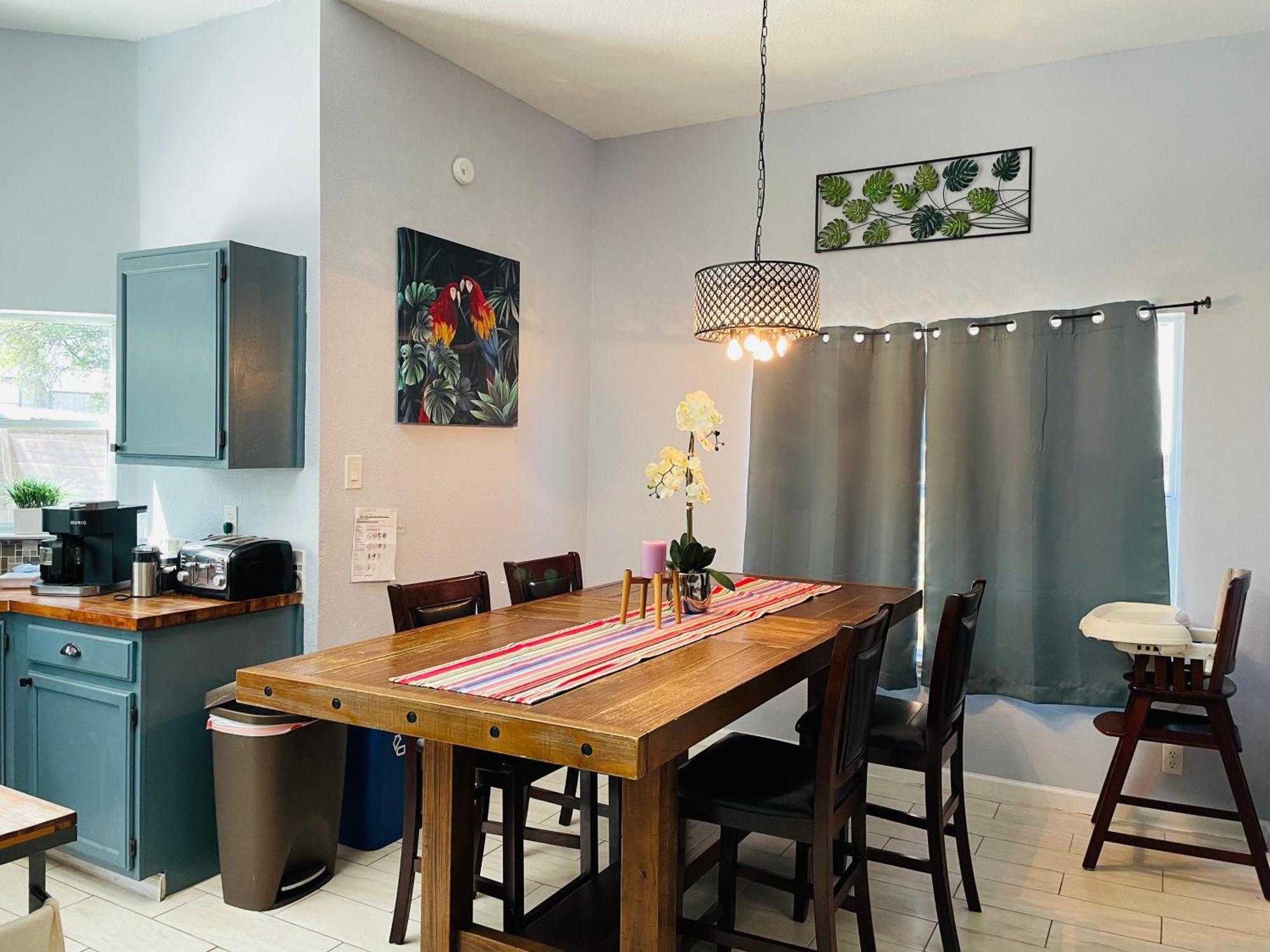 Holiday home Comfort 4 Bedroom 3 Bath 5 Mins From Sea World San Antonio