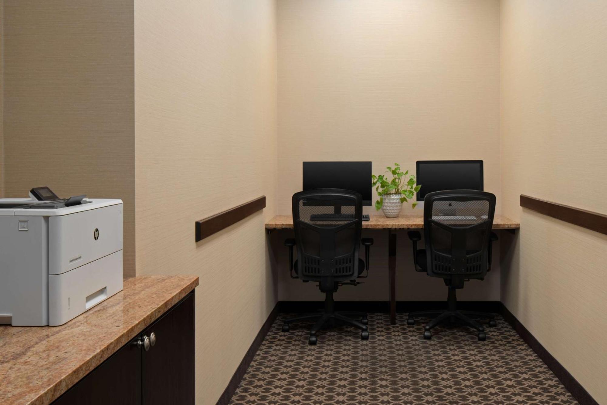 Hotel Embassy Riverwalk-downtown 4*