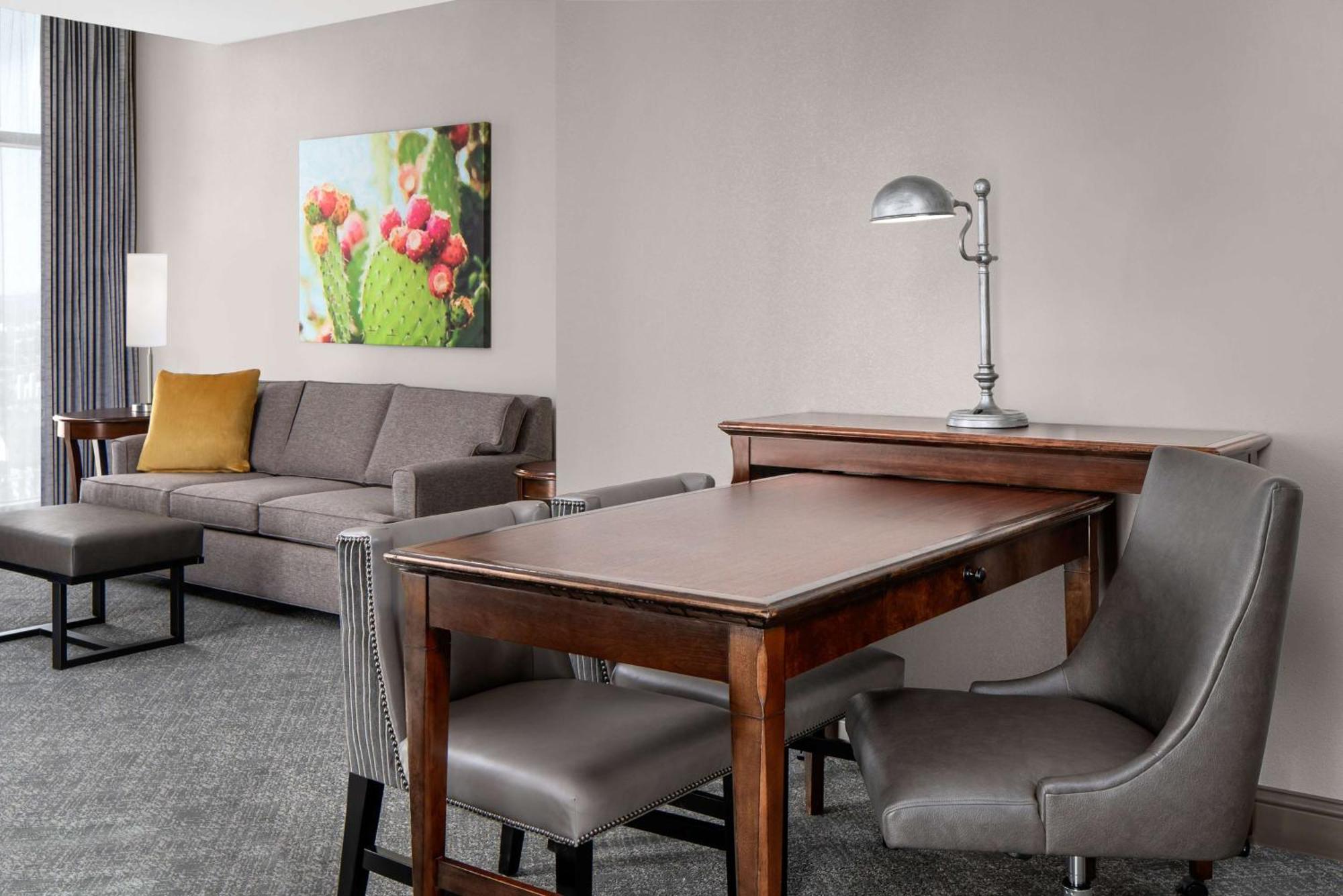 Embassy Riverwalk-downtown Hotel
