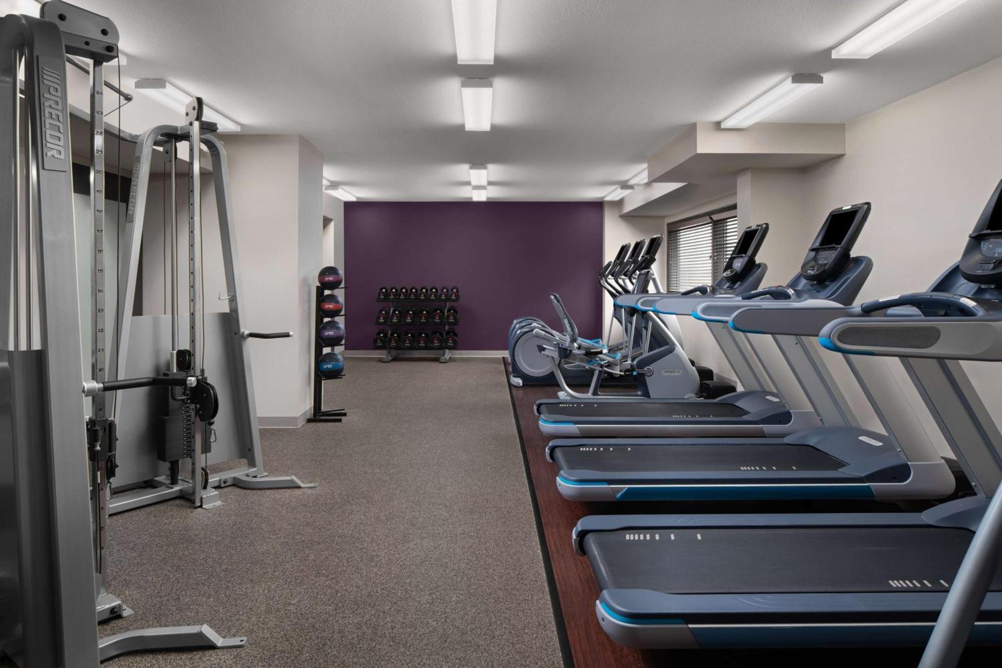 Hotel Embassy Riverwalk-downtown 4*