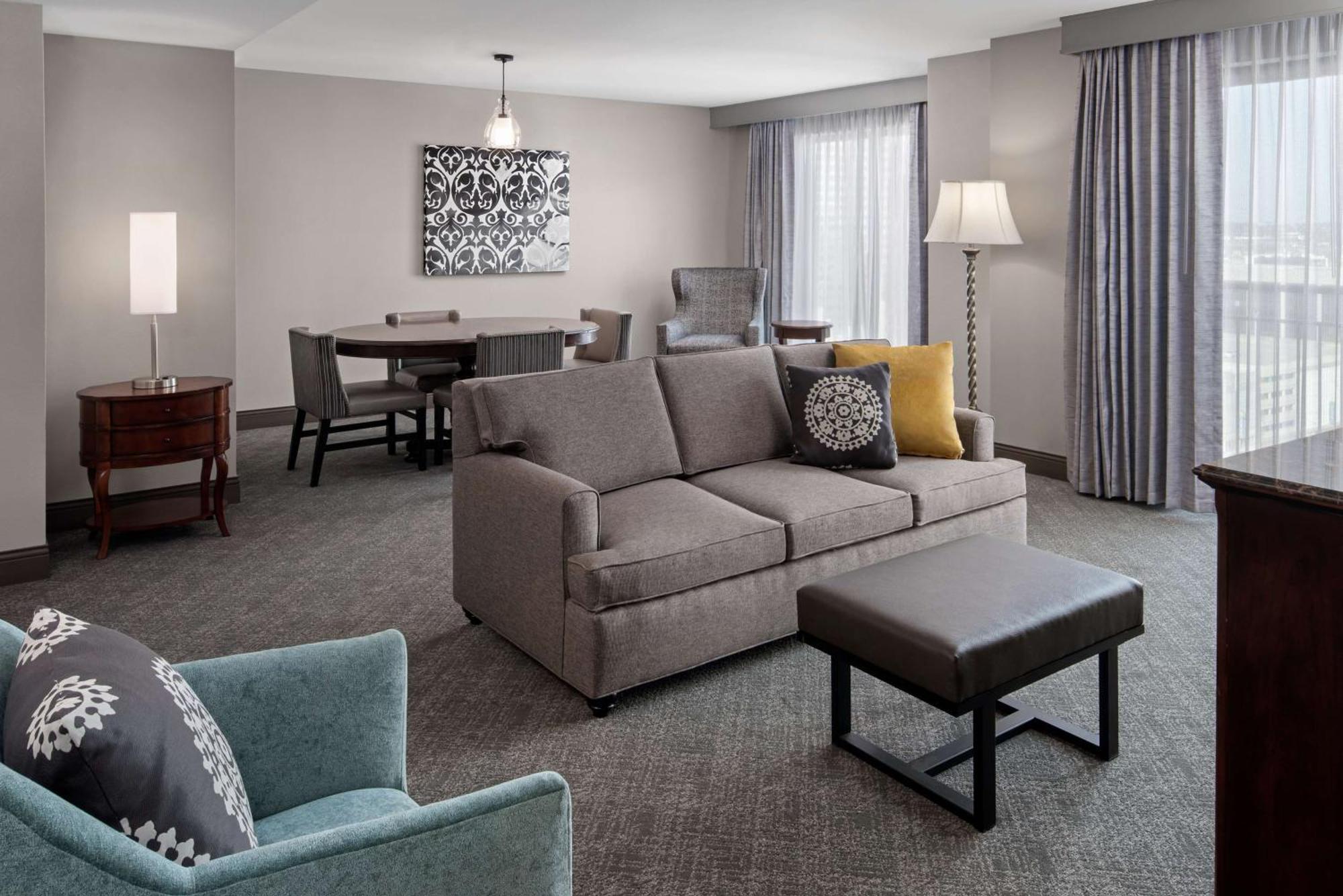 Embassy Riverwalk-downtown Hotel