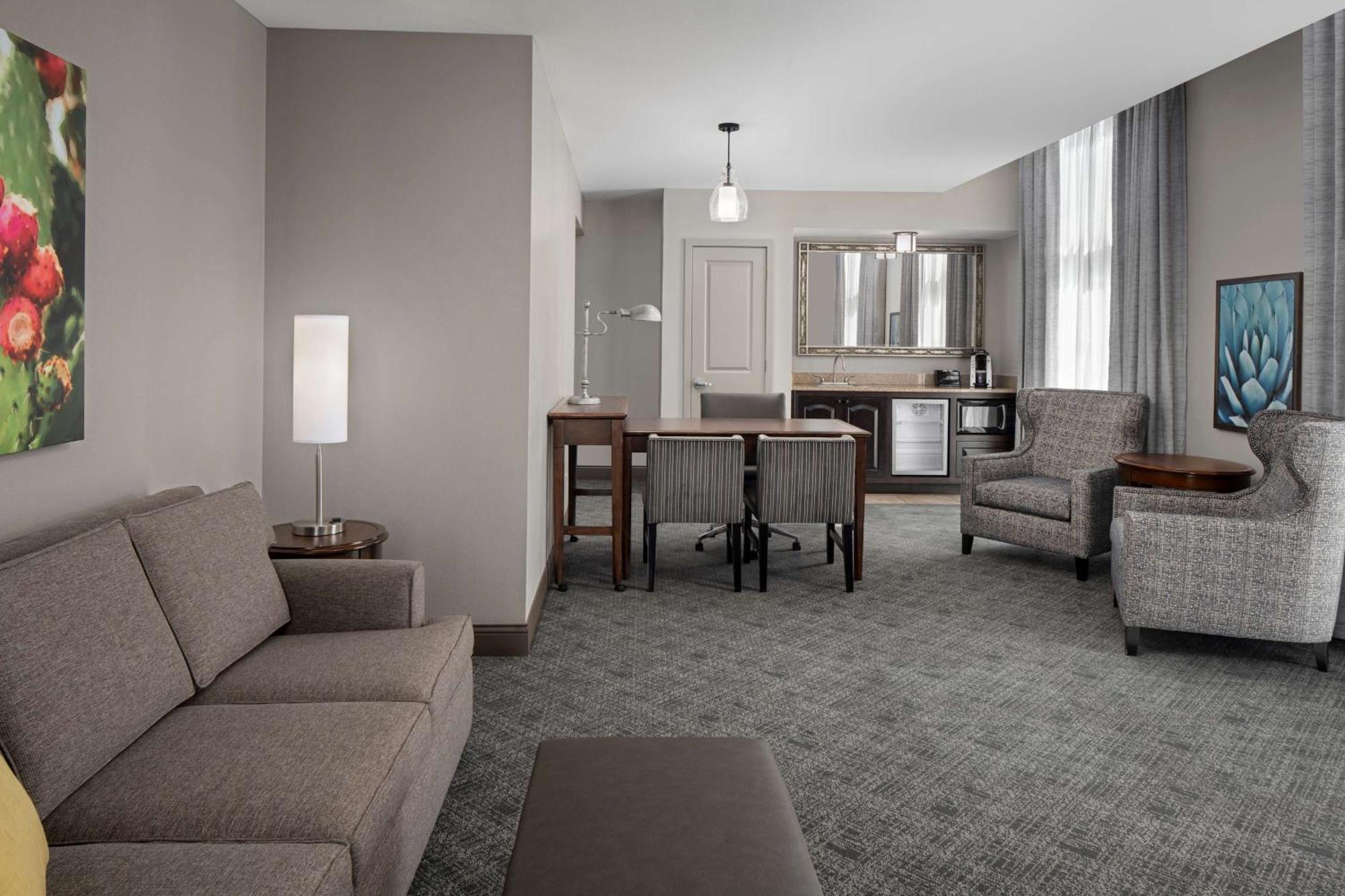 Hotel Embassy Riverwalk-downtown 4*