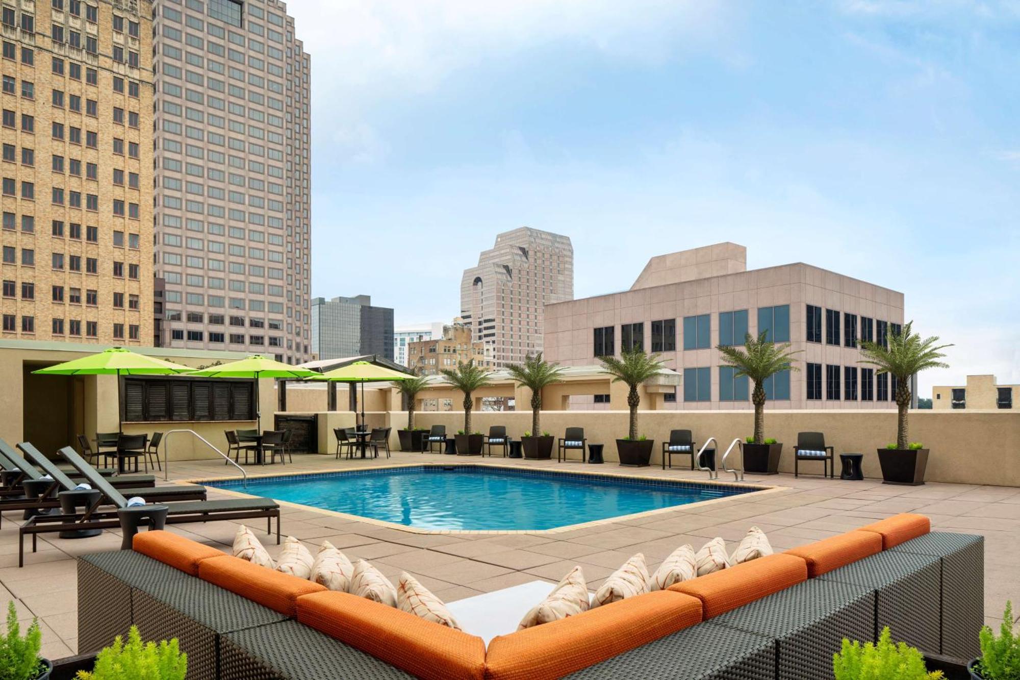 Hotel Embassy Riverwalk-downtown