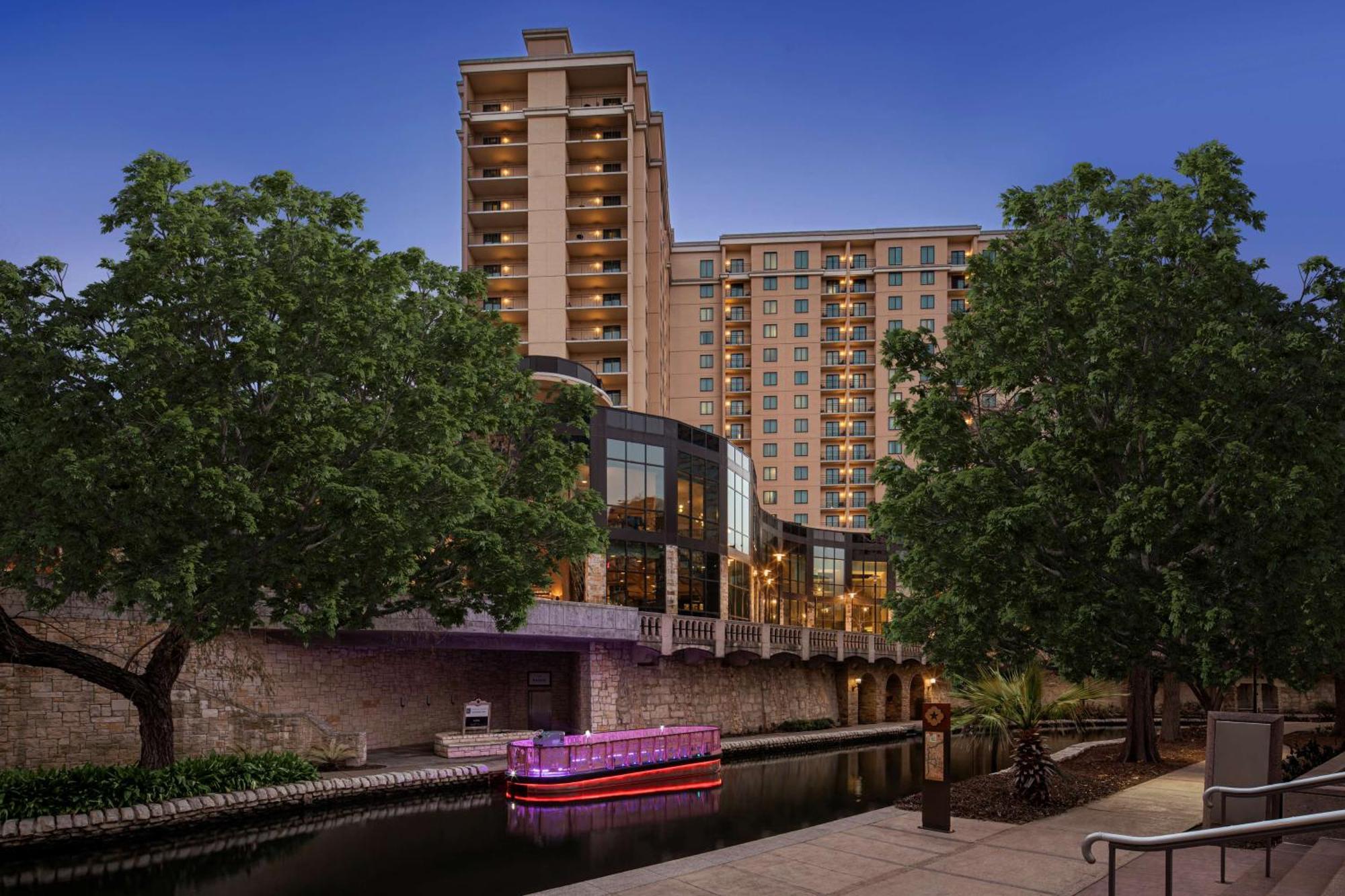 Embassy Riverwalk-downtown Hotel