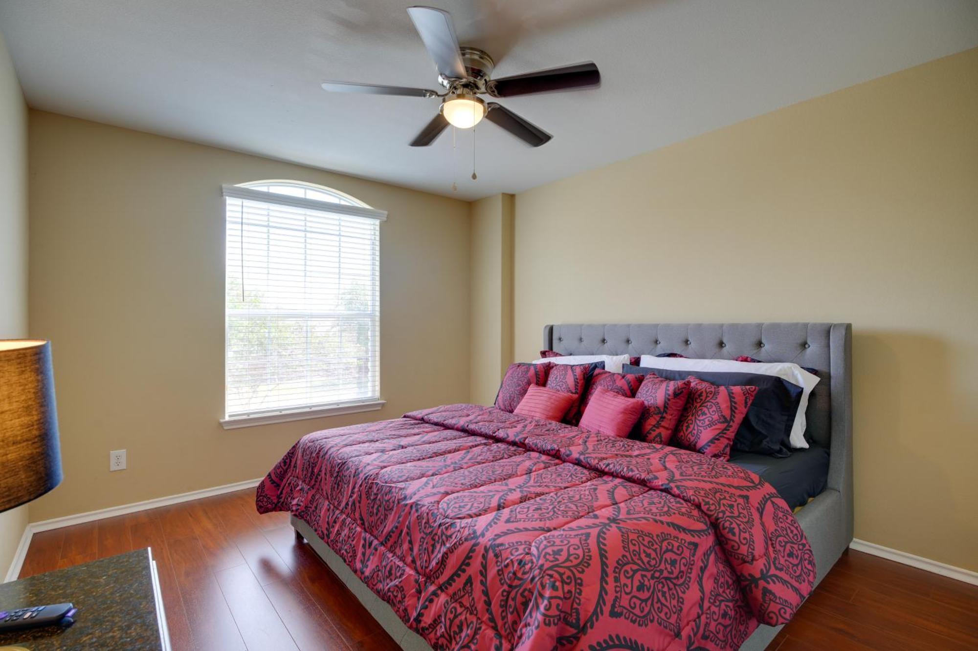 With Pool Access Near Lackland Afb Holiday home