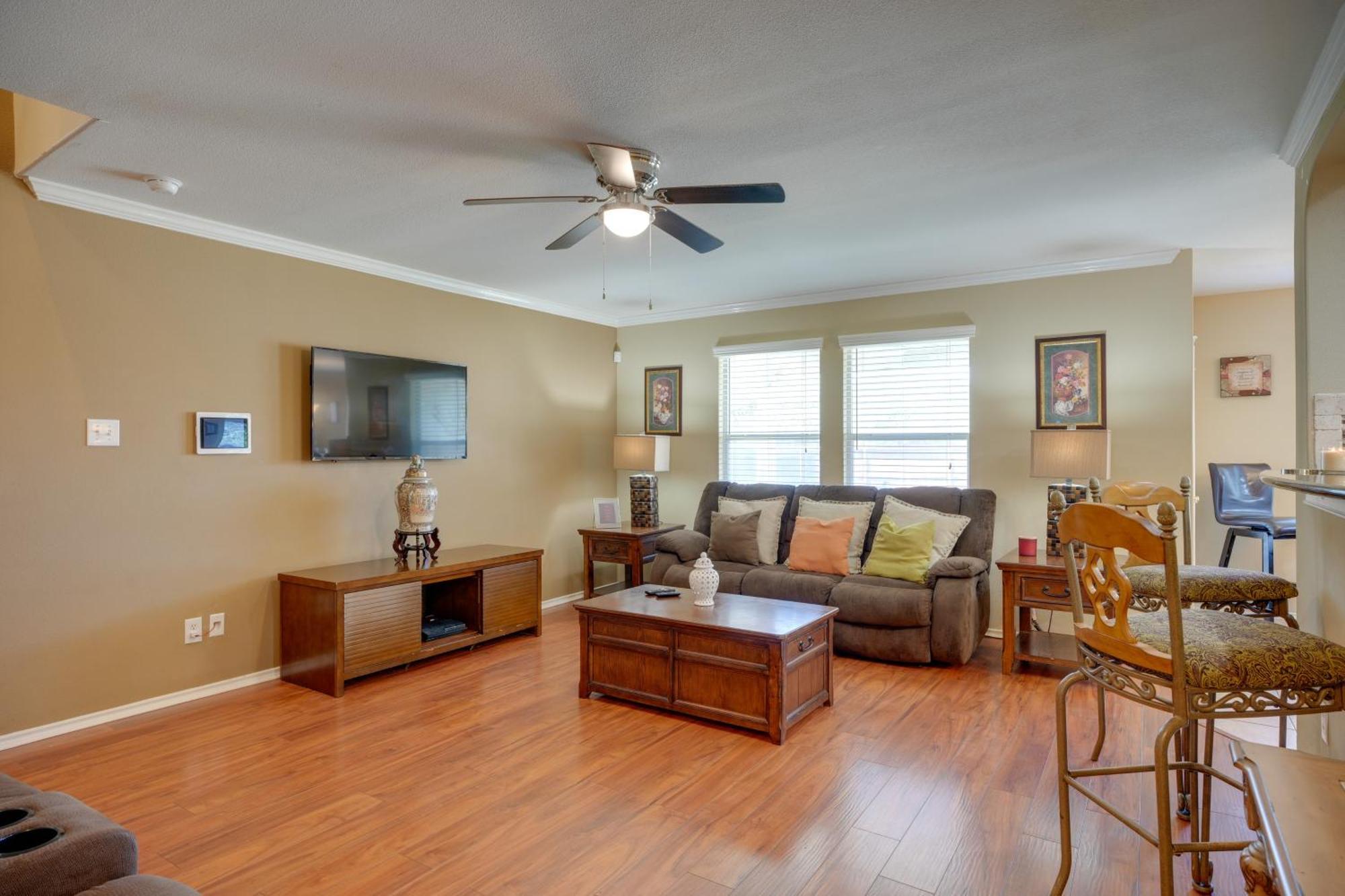 Holiday home With Pool Access Near Lackland Afb