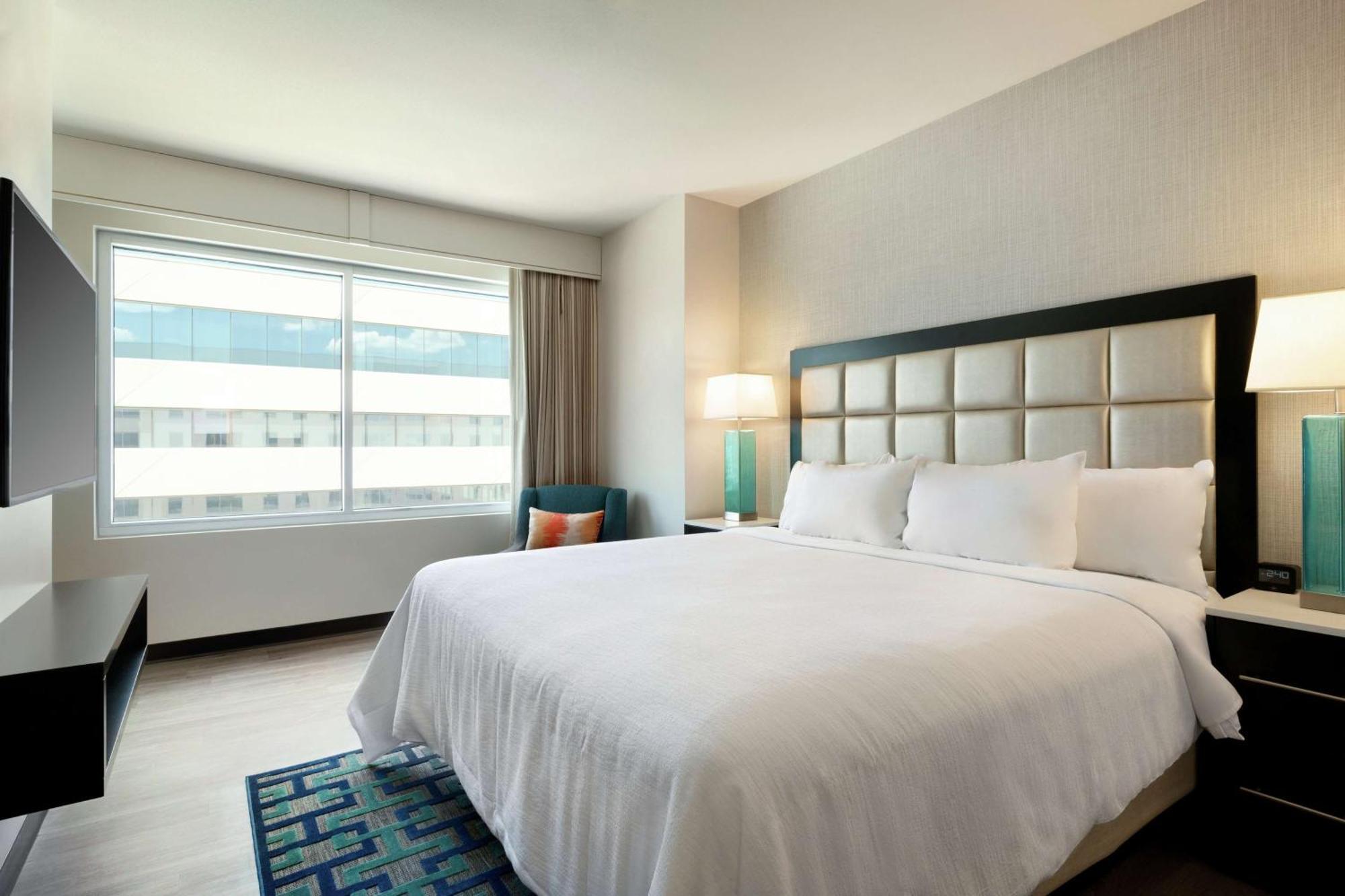 Hotel Embassy By Hilton Landmark 4*