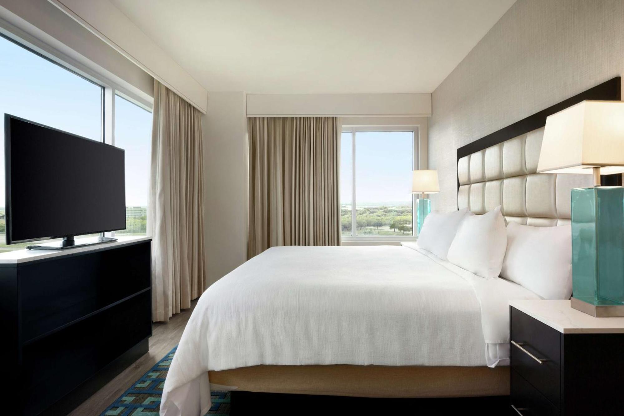 Embassy By Hilton Landmark 4*