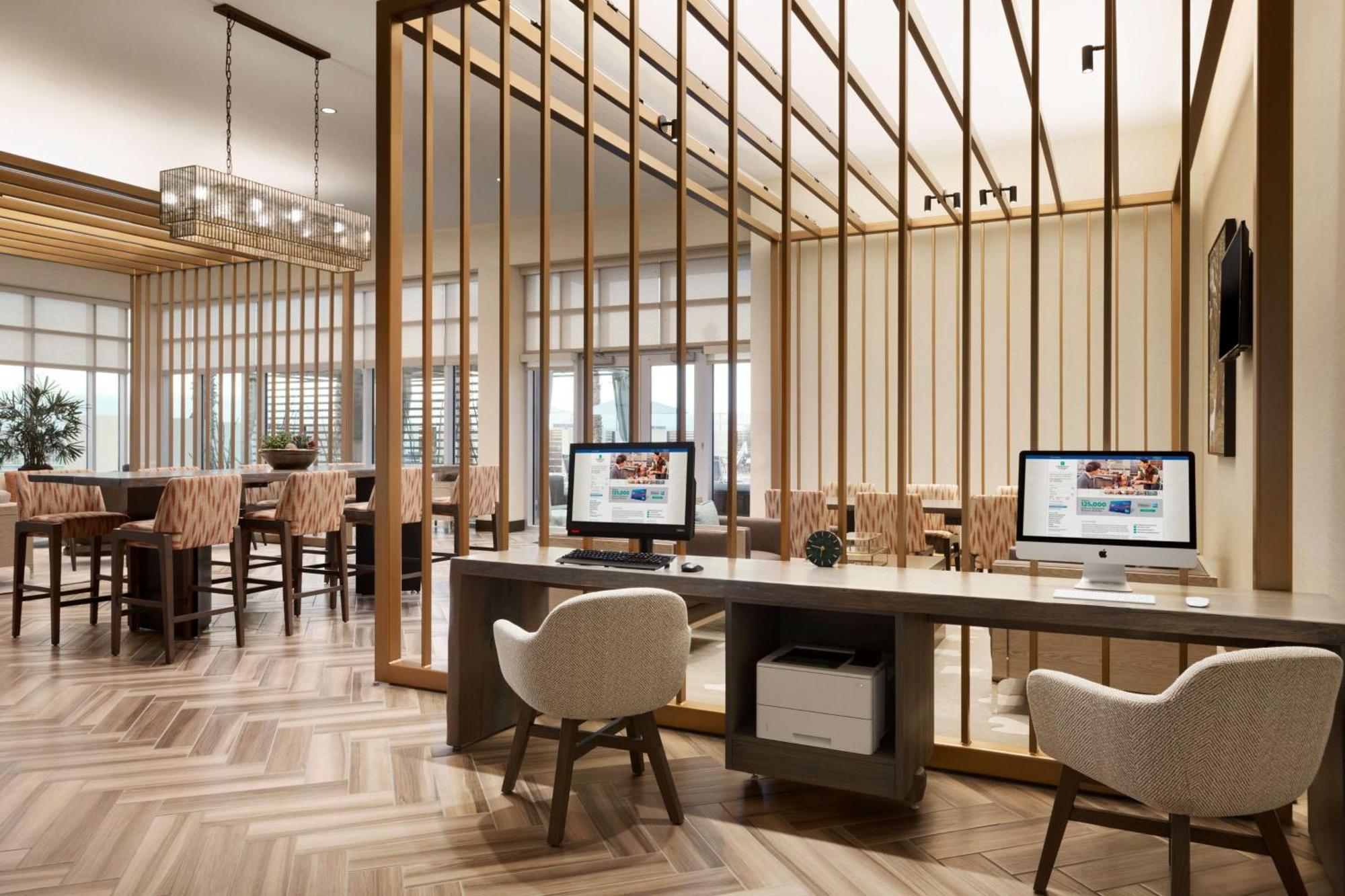 Embassy By Hilton Landmark Hotel 4*