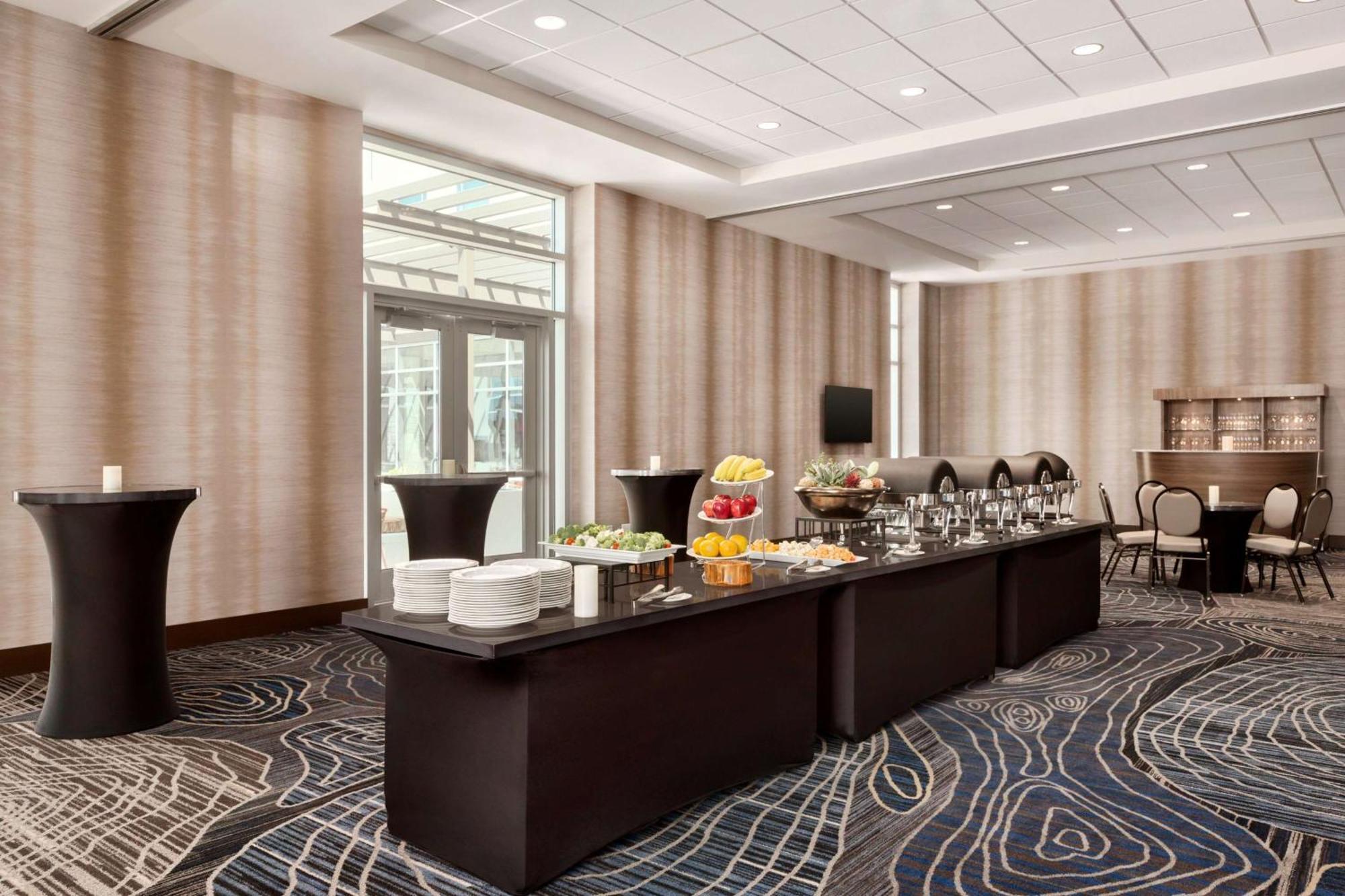 Hotel Embassy By Hilton Landmark