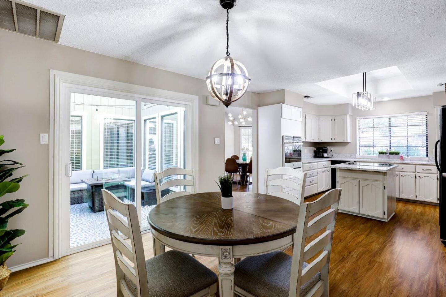 Luxurious Oasis W Serene Pool, Games & Fire Pit San Antonio