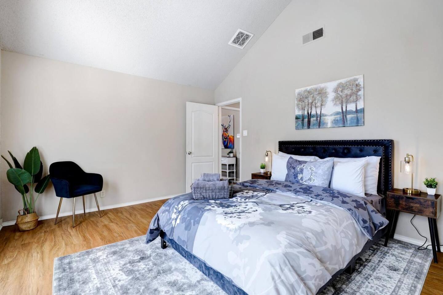 Luxurious Oasis W Serene Pool, Games & Fire Pit * San Antonio