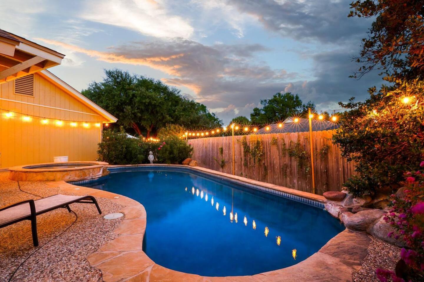 Holiday home Luxurious Oasis W Serene Pool, Games & Fire Pit San Antonio