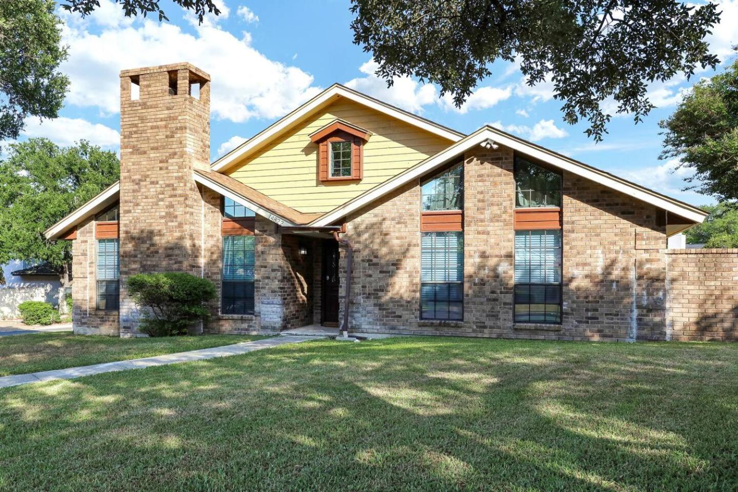 Holiday home Luxurious Oasis W Serene Pool, Games & Fire Pit
