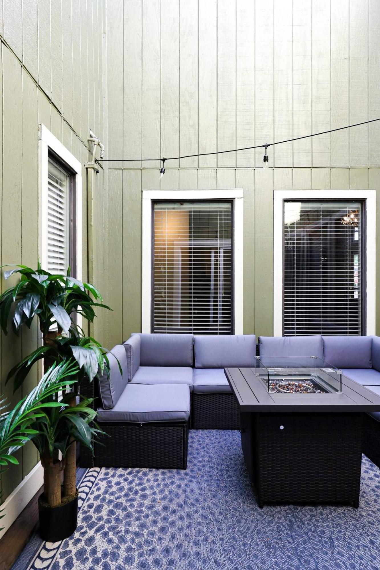 Luxurious Oasis W Serene Pool, Games & Fire Pit San Antonio