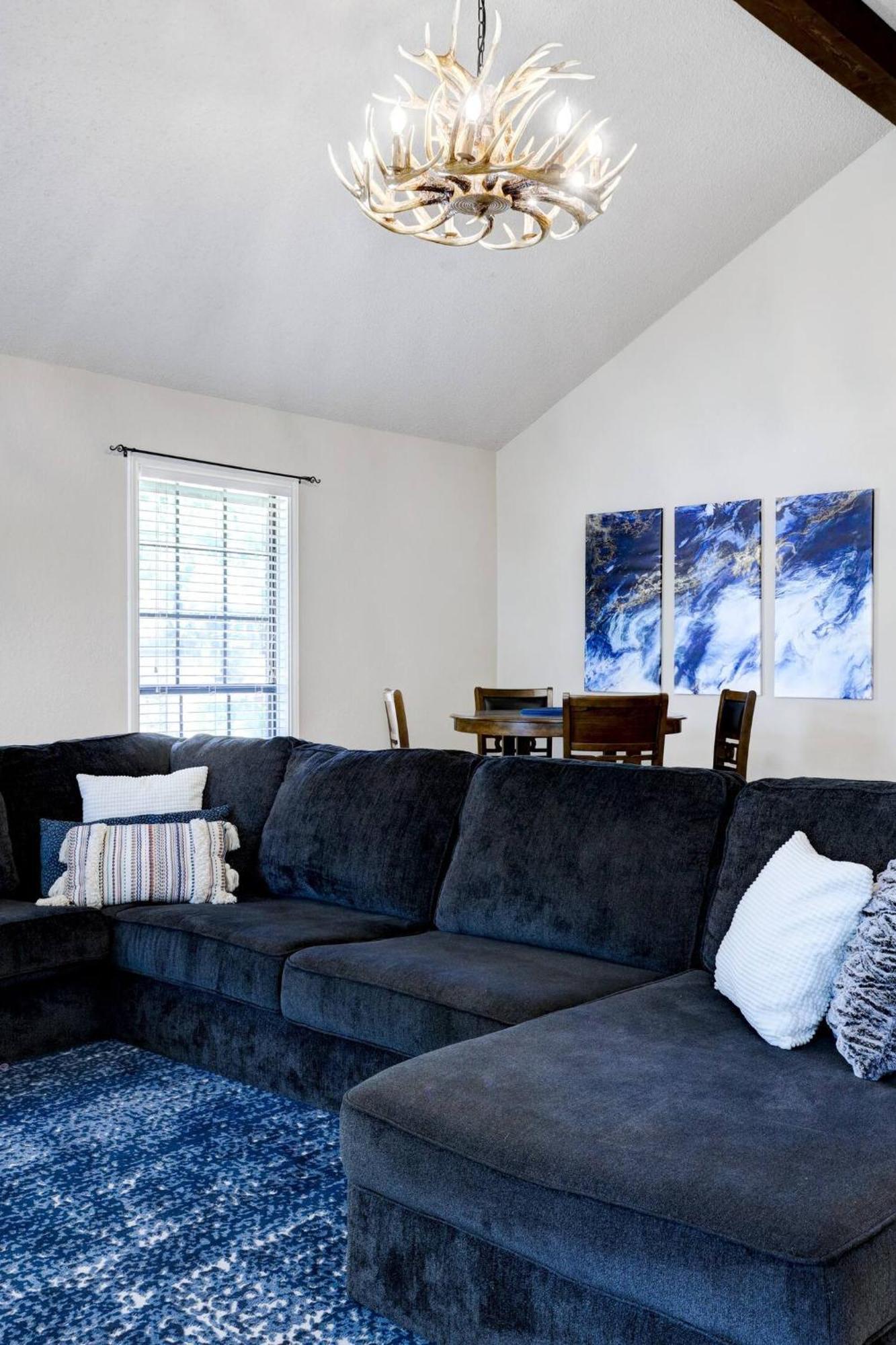 Luxurious Oasis W Serene Pool, Games & Fire Pit * San Antonio