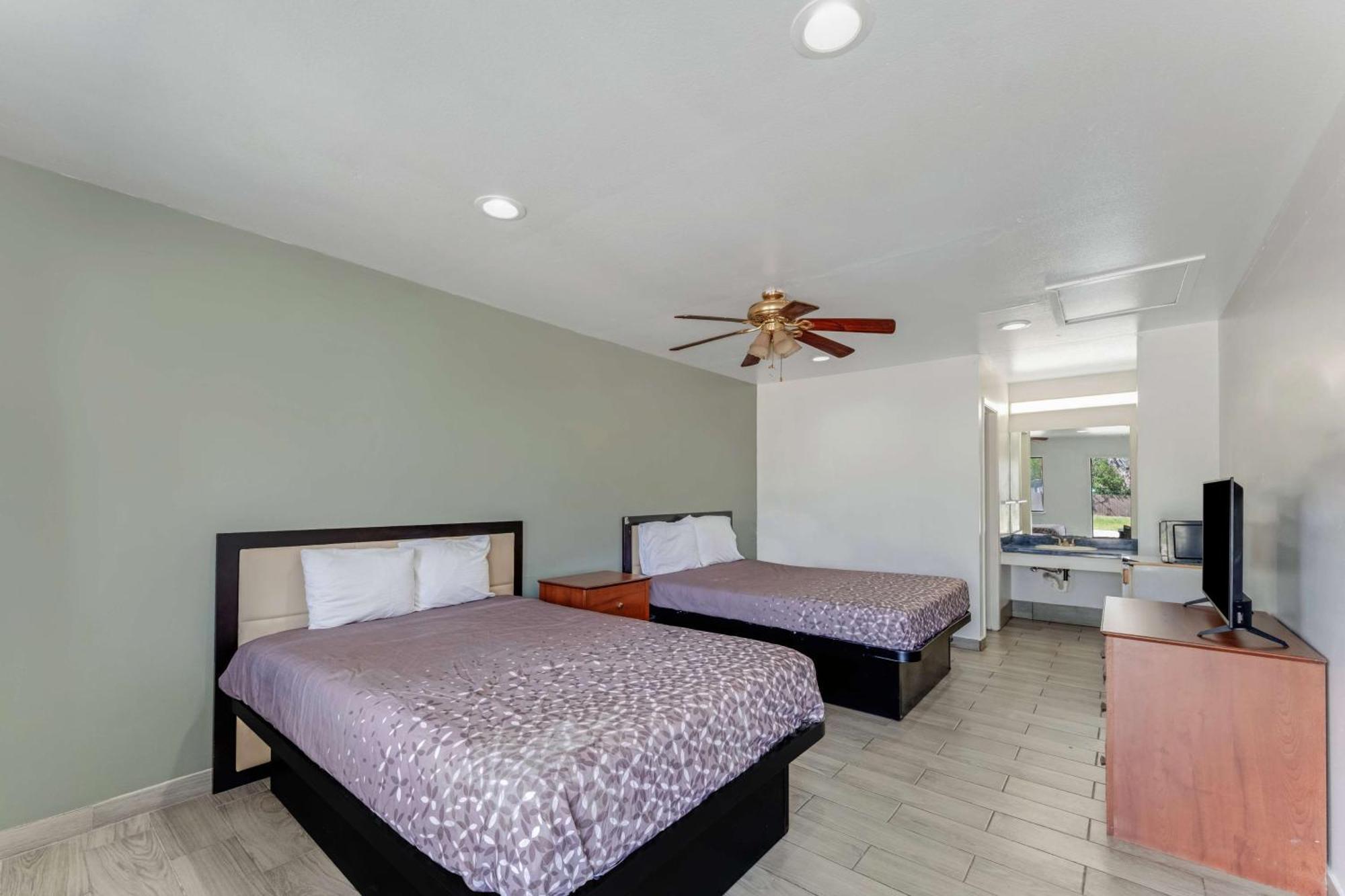 Americas Value Downtown Riverwalk 3*