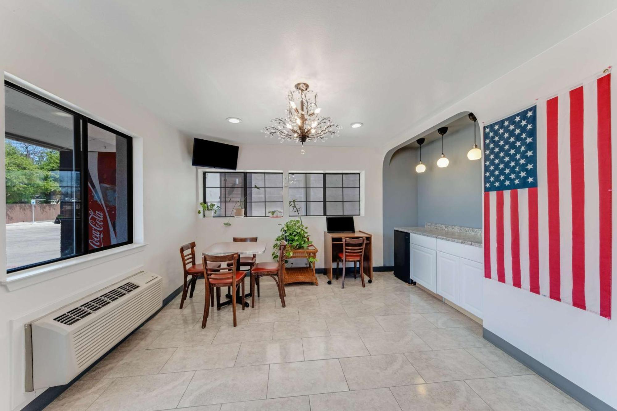 Motel Americas Value Downtown Riverwalk