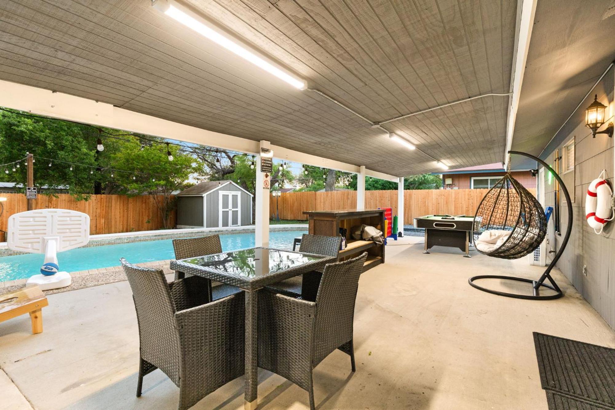 Holiday home With Pool And Games In San Antonio