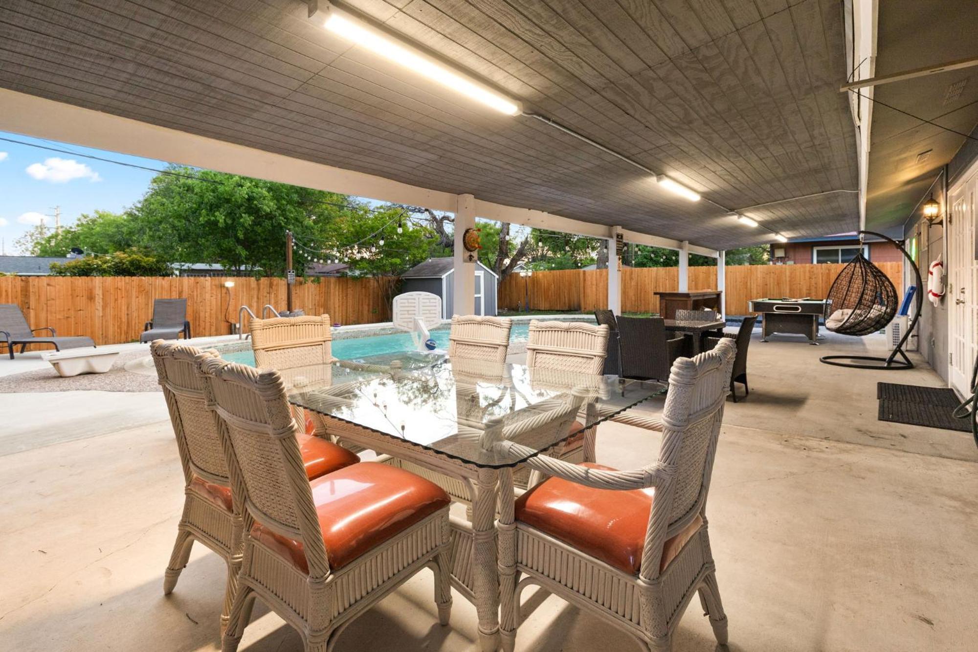 With Pool And Games In Holiday home San Antonio