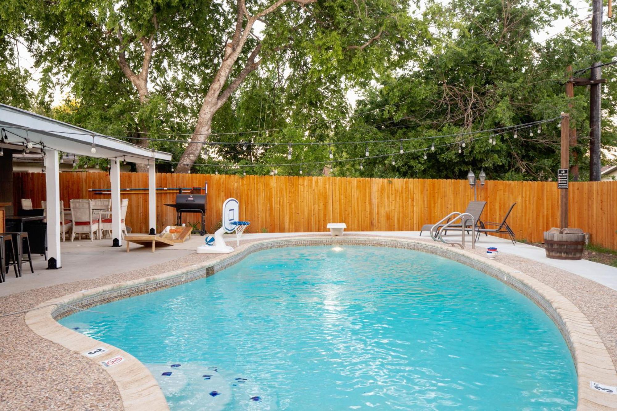 With Pool And Games In * San Antonio