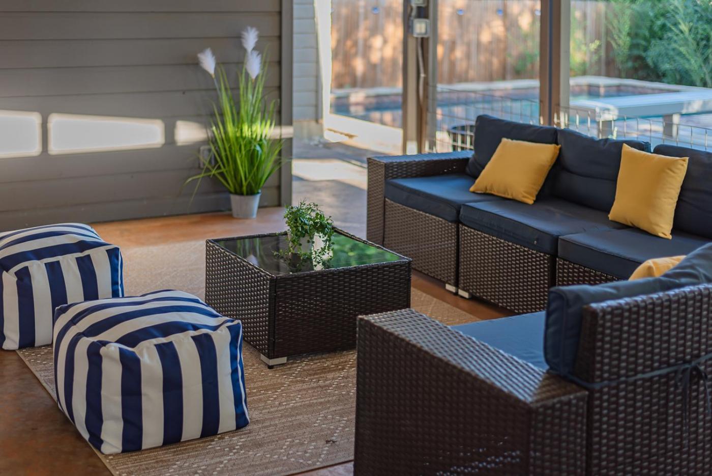 Serene Pool & Firepit In Stunning By Airport Holiday home *