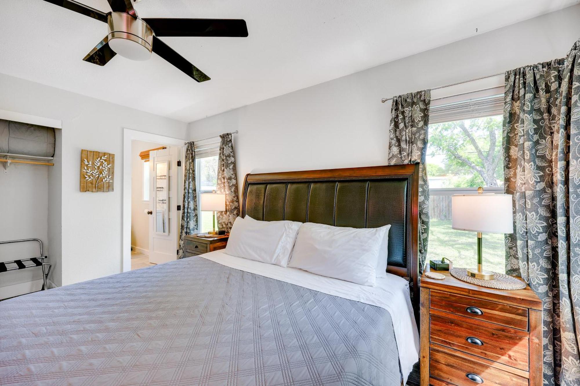 Home, 2 Mi To Airport - Pets Welcome! *