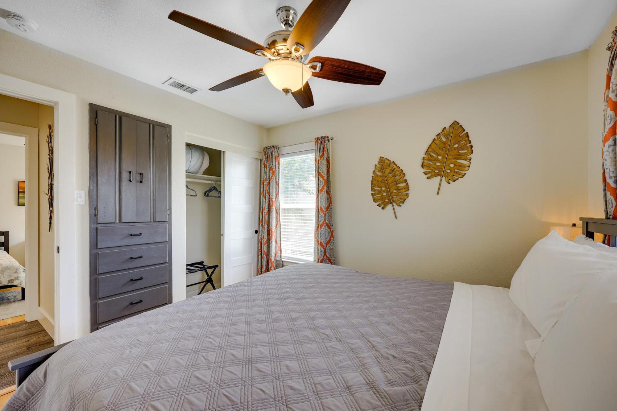 Home, 2 Mi To Airport - Pets Welcome! *