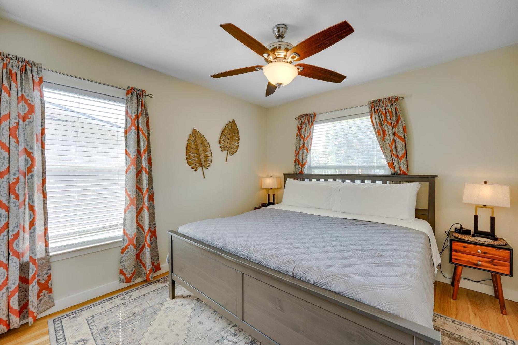 Home, 2 Mi To Airport - Pets Welcome! San Antonio