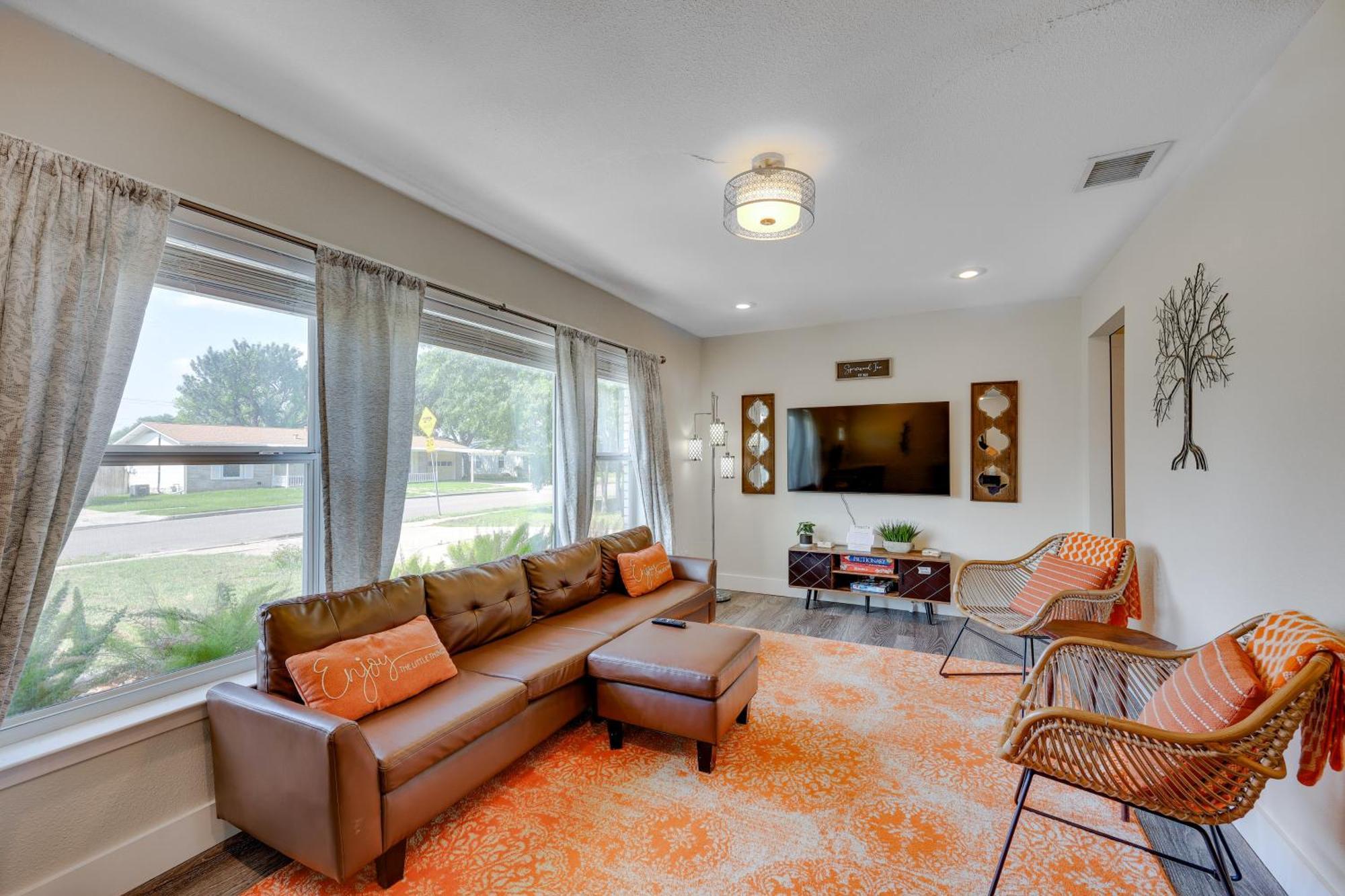 Home, 2 Mi To Airport - Pets Welcome! * San Antonio
