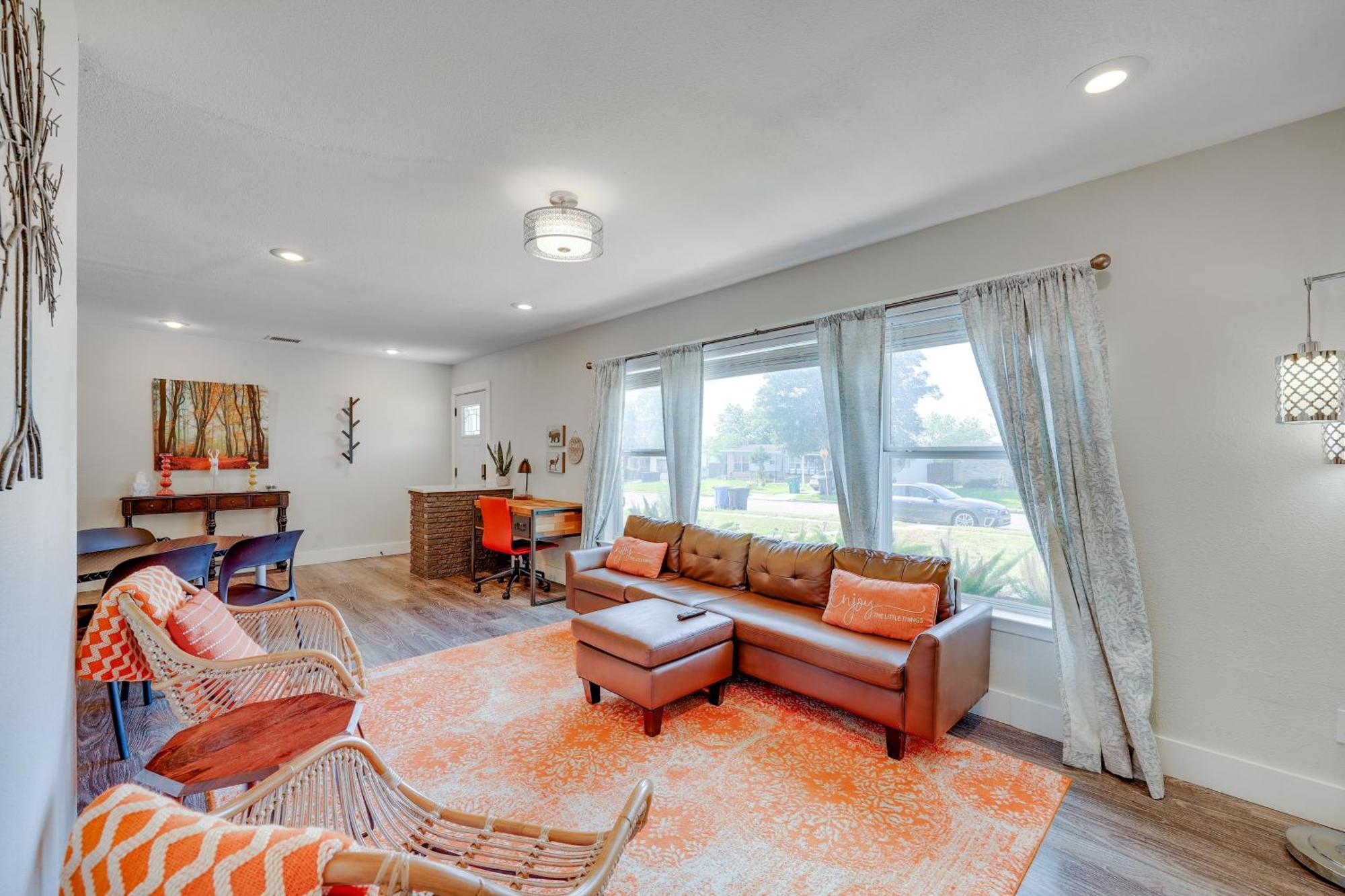 Home, 2 Mi To Airport - Pets Welcome! San Antonio
