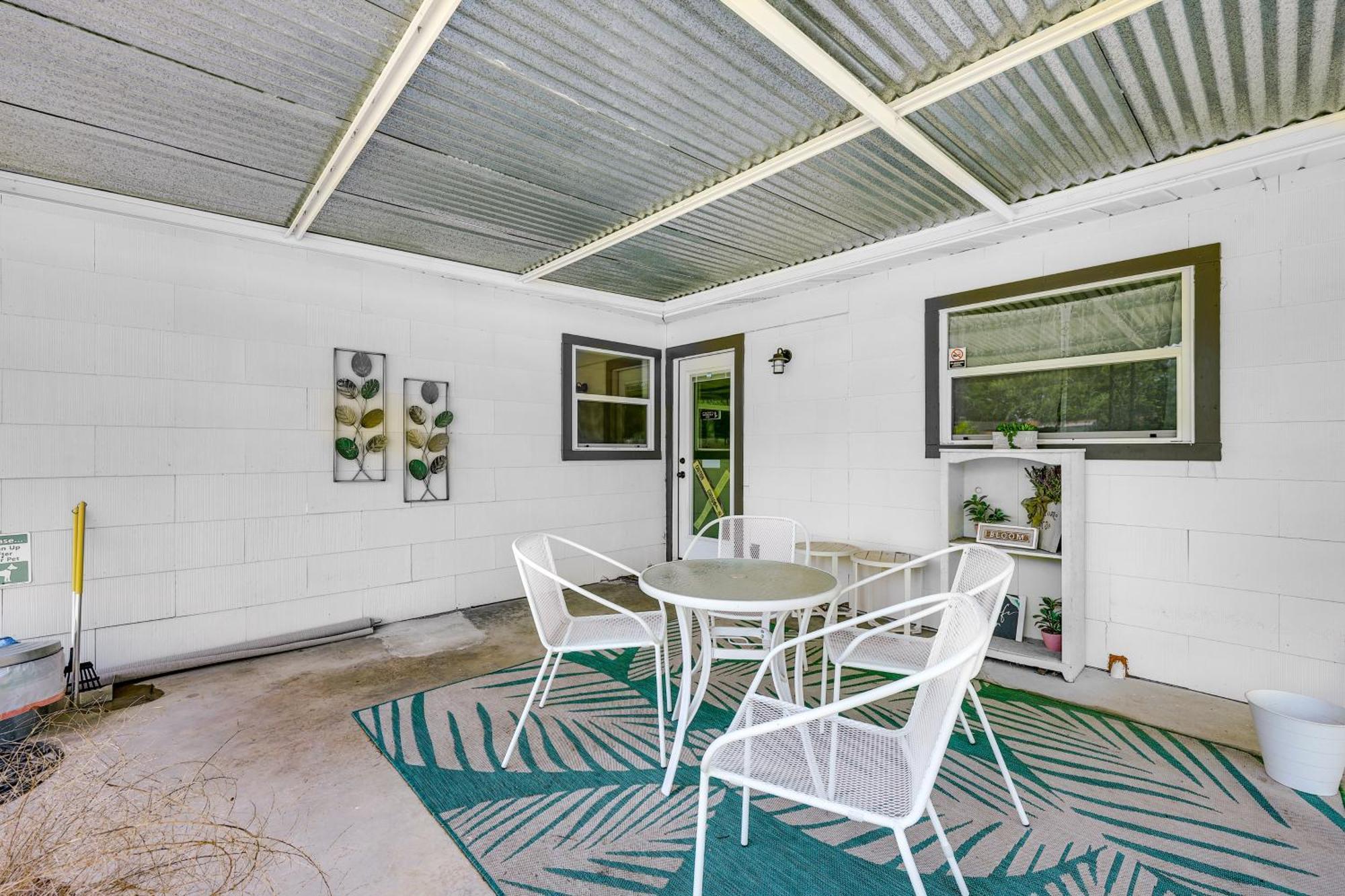 Home, 2 Mi To Airport - Pets Welcome!