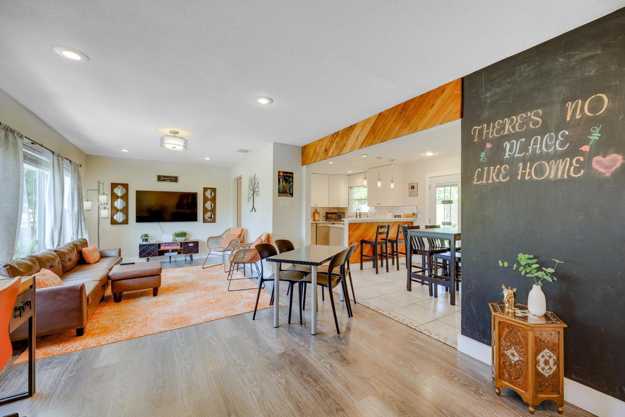 Home, 2 Mi To Airport - Pets Welcome! *