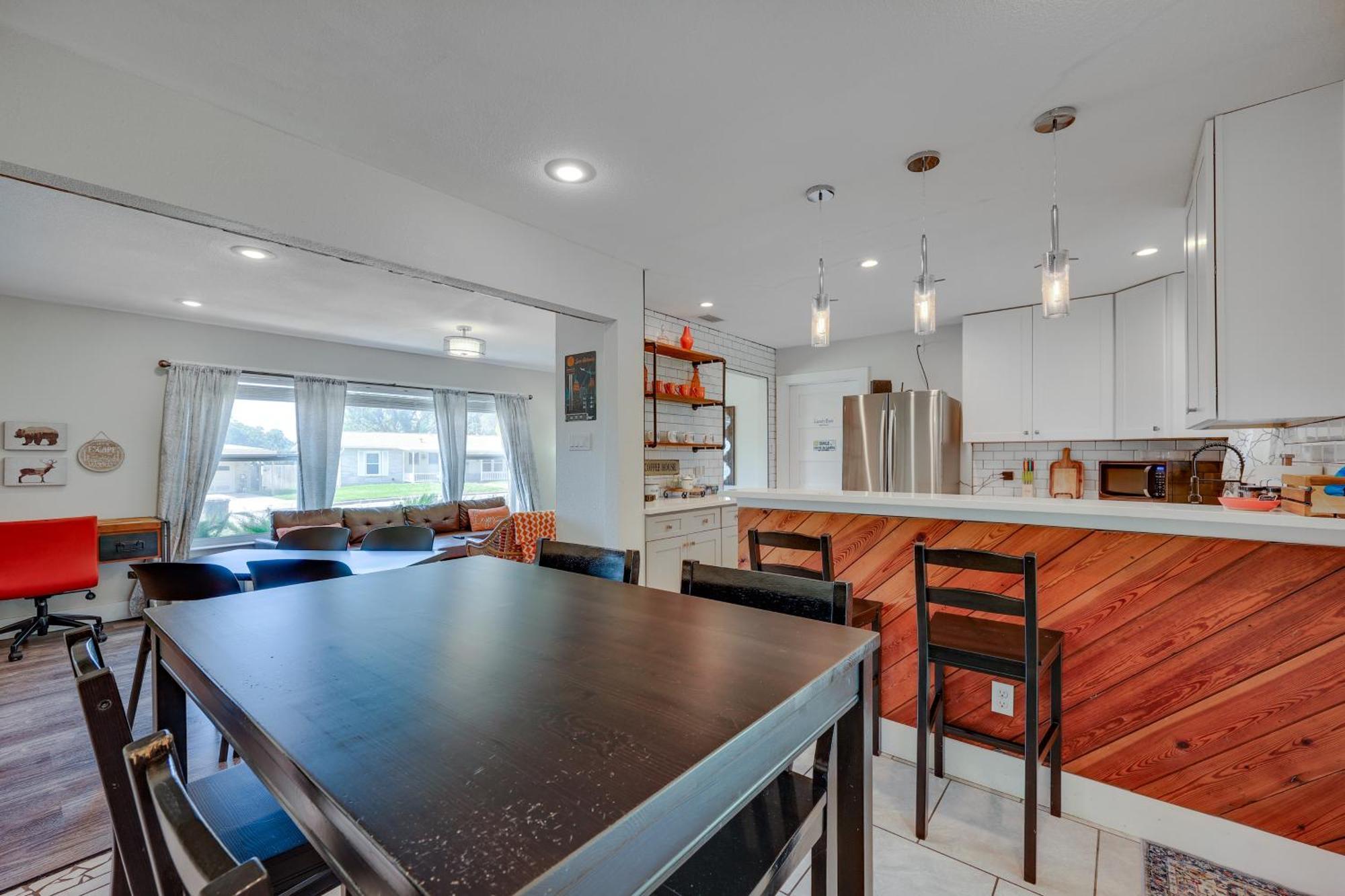 Home, 2 Mi To Airport - Pets Welcome! San Antonio