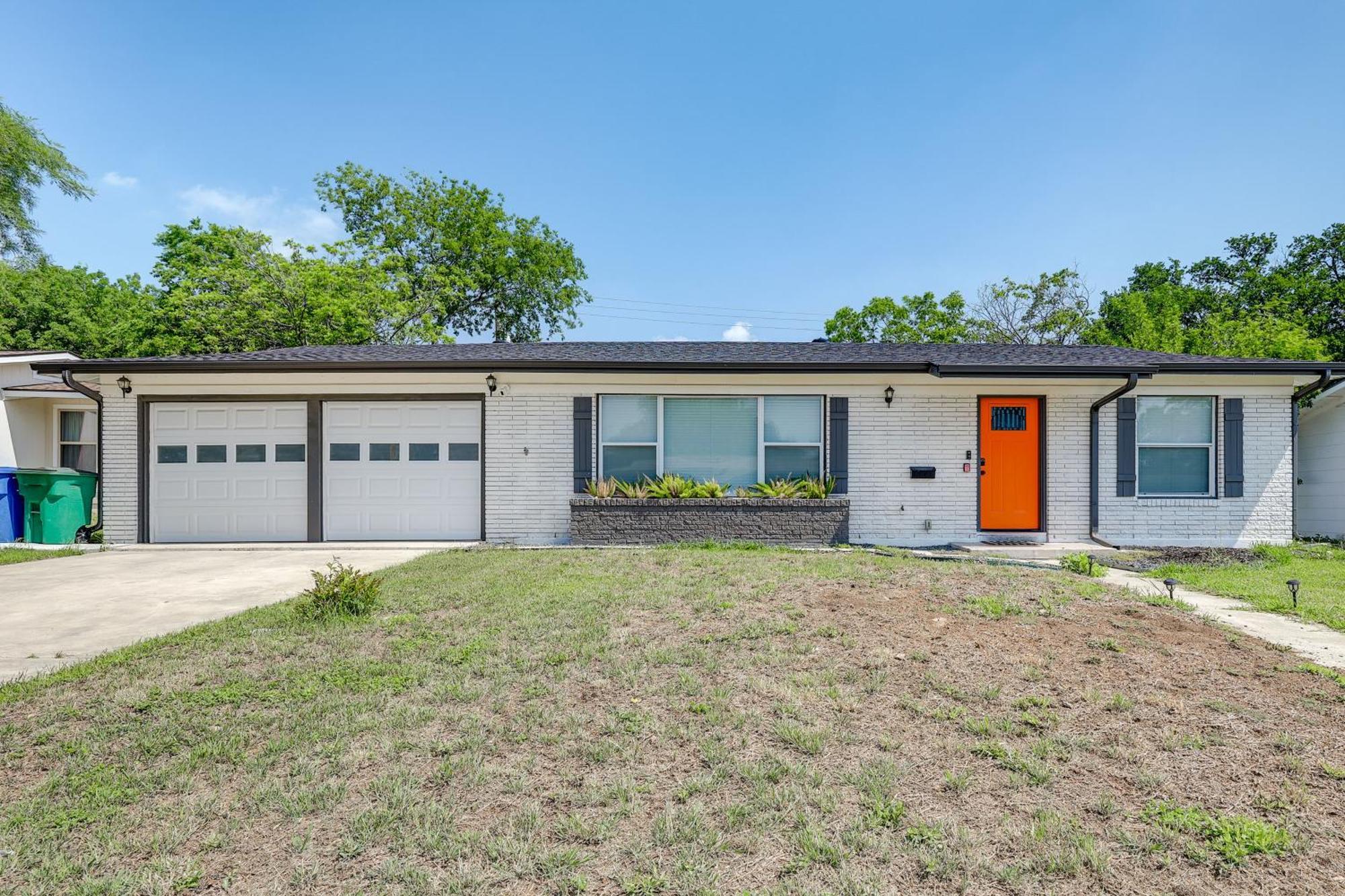 Home, 2 Mi To Airport - Pets Welcome!