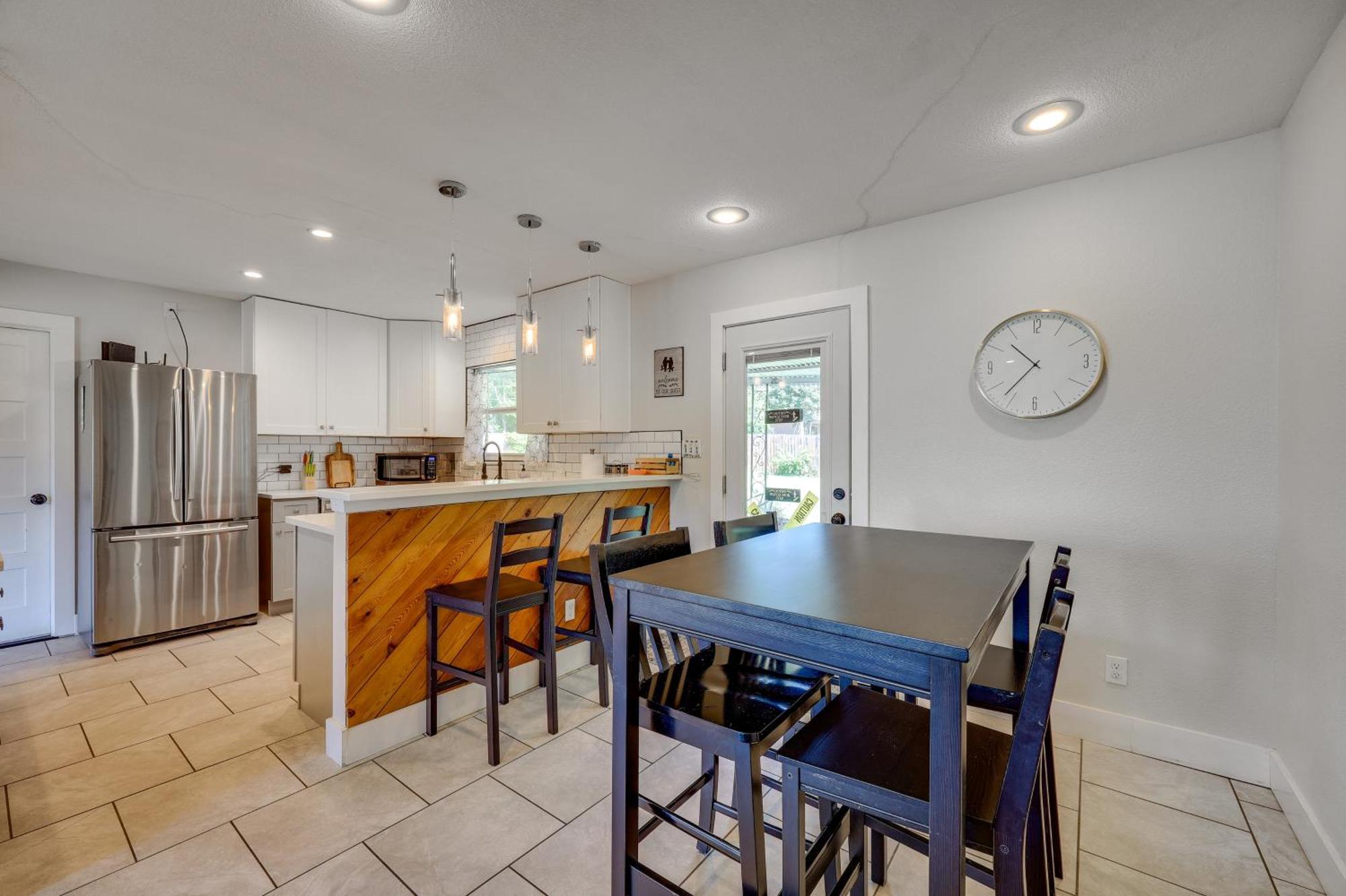 Home, 2 Mi To Airport - Pets Welcome! Holiday home *