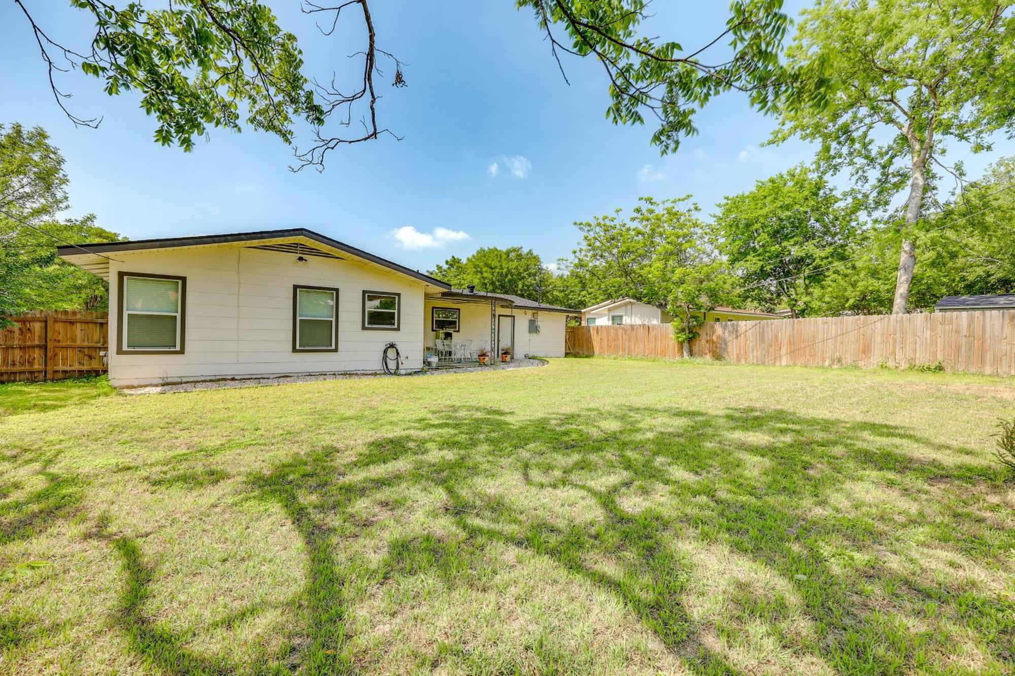 Home, 2 Mi To Airport - Pets Welcome! Holiday home San Antonio