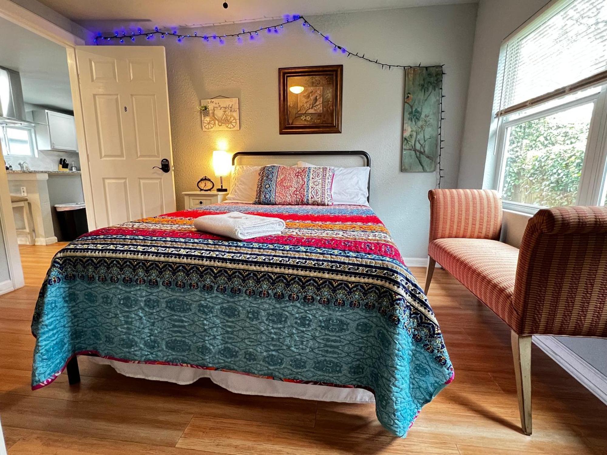Boho Bliss- Cozy Private 2 Miles From Alamodome! Homestay San Antonio