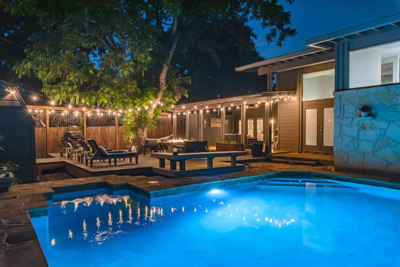 Serene Pool & Firepit In Stunning By Airport Holiday home San Antonio