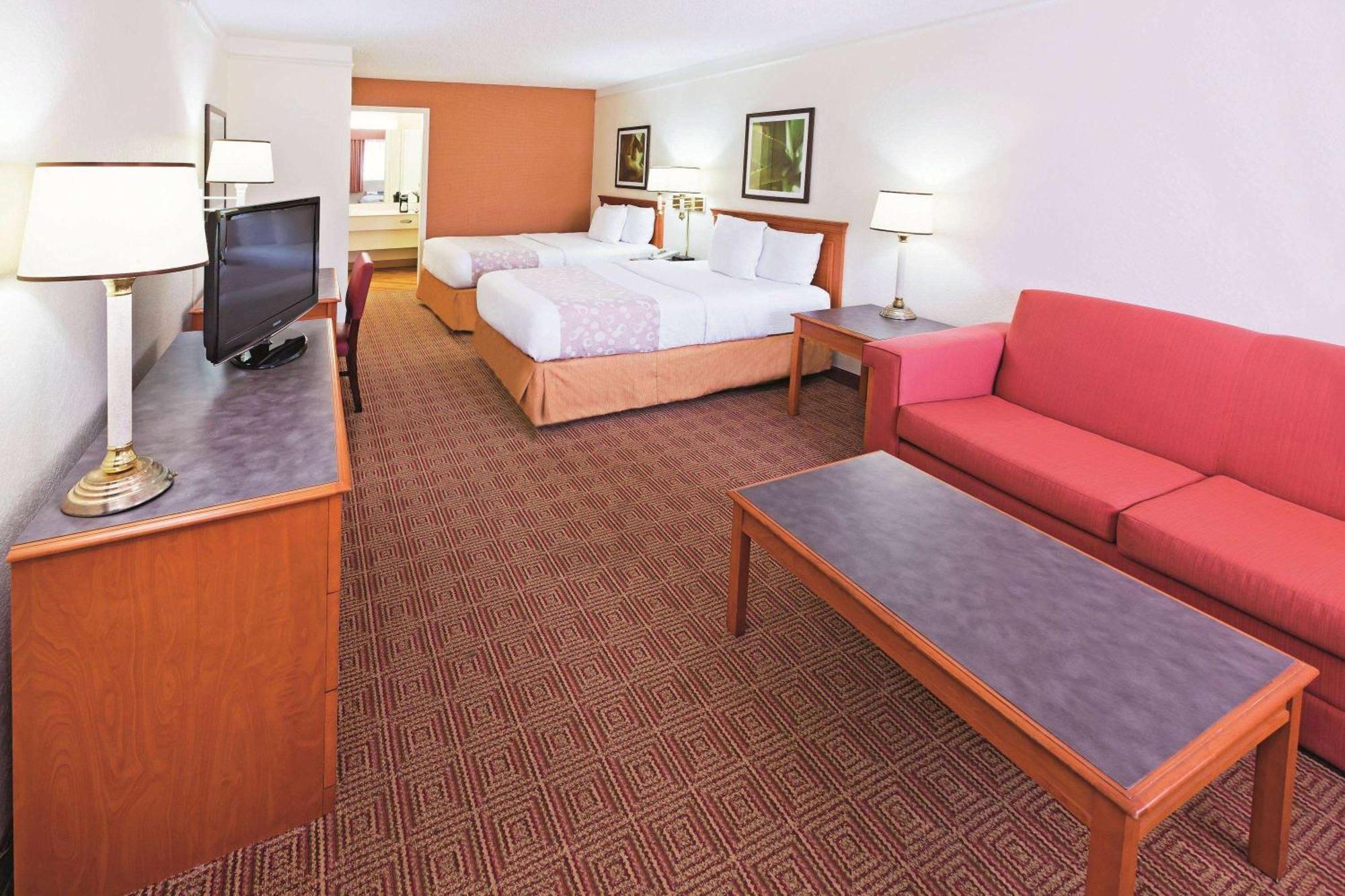 Super 8 By Wyndham Near Seaworld Ingram Park 3*