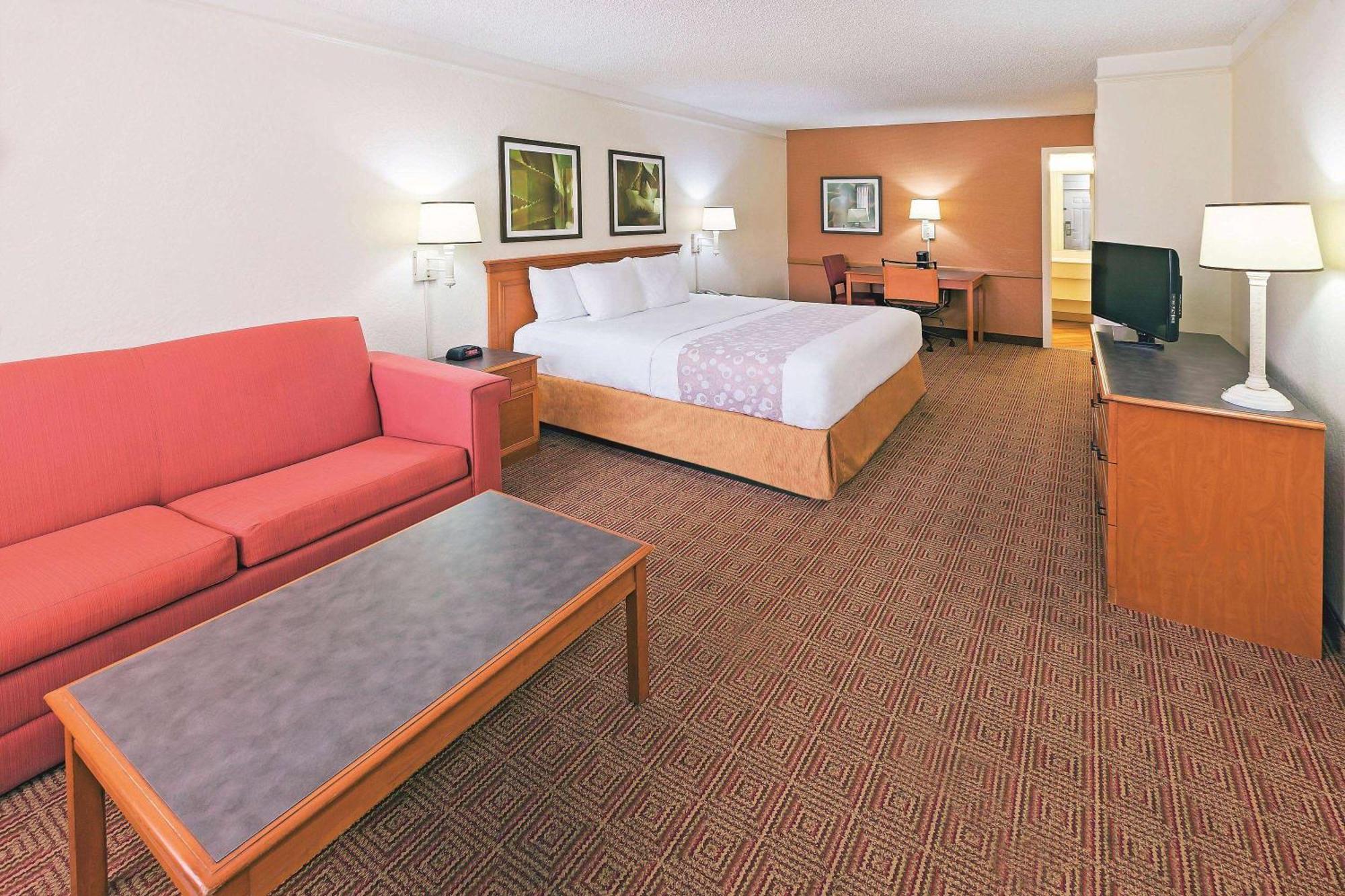 Super 8 By Wyndham Near Seaworld Ingram Park Hotel