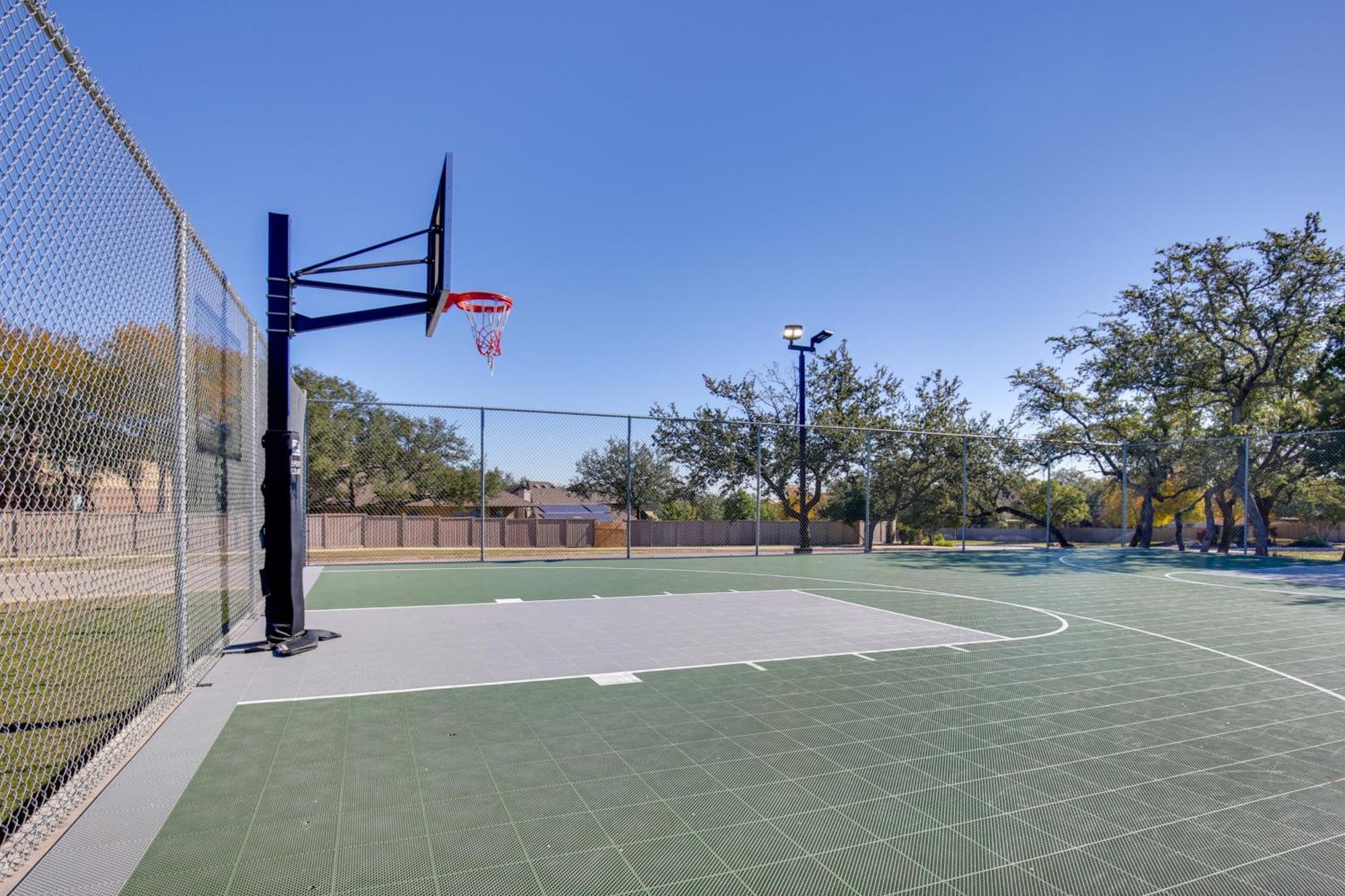 Getaway With Deck, Fenced-in Yard! San Antonio