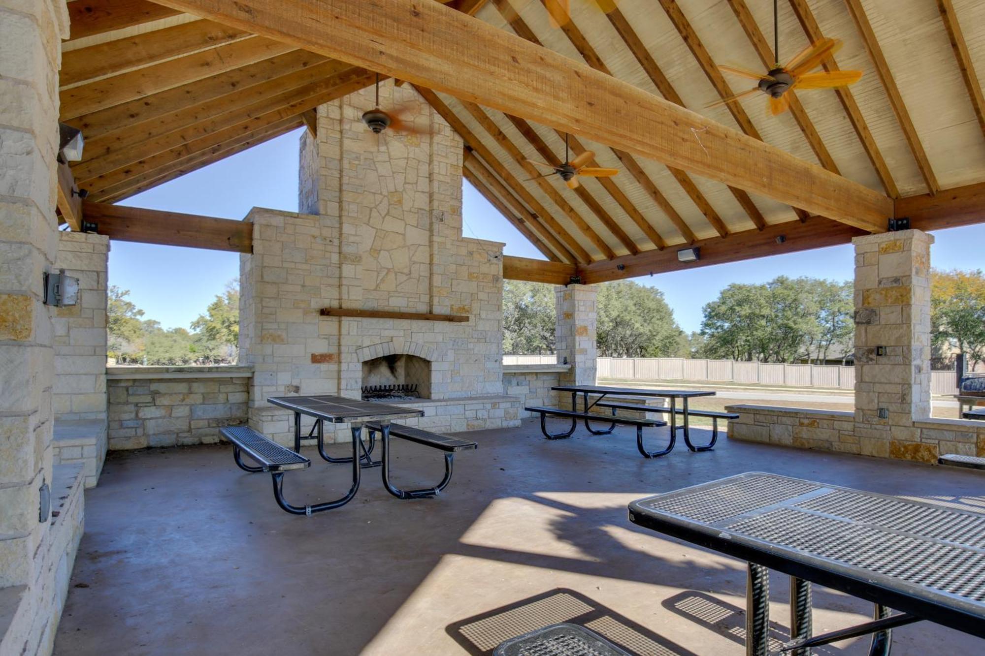 Holiday home Getaway With Deck, Fenced-in Yard! *