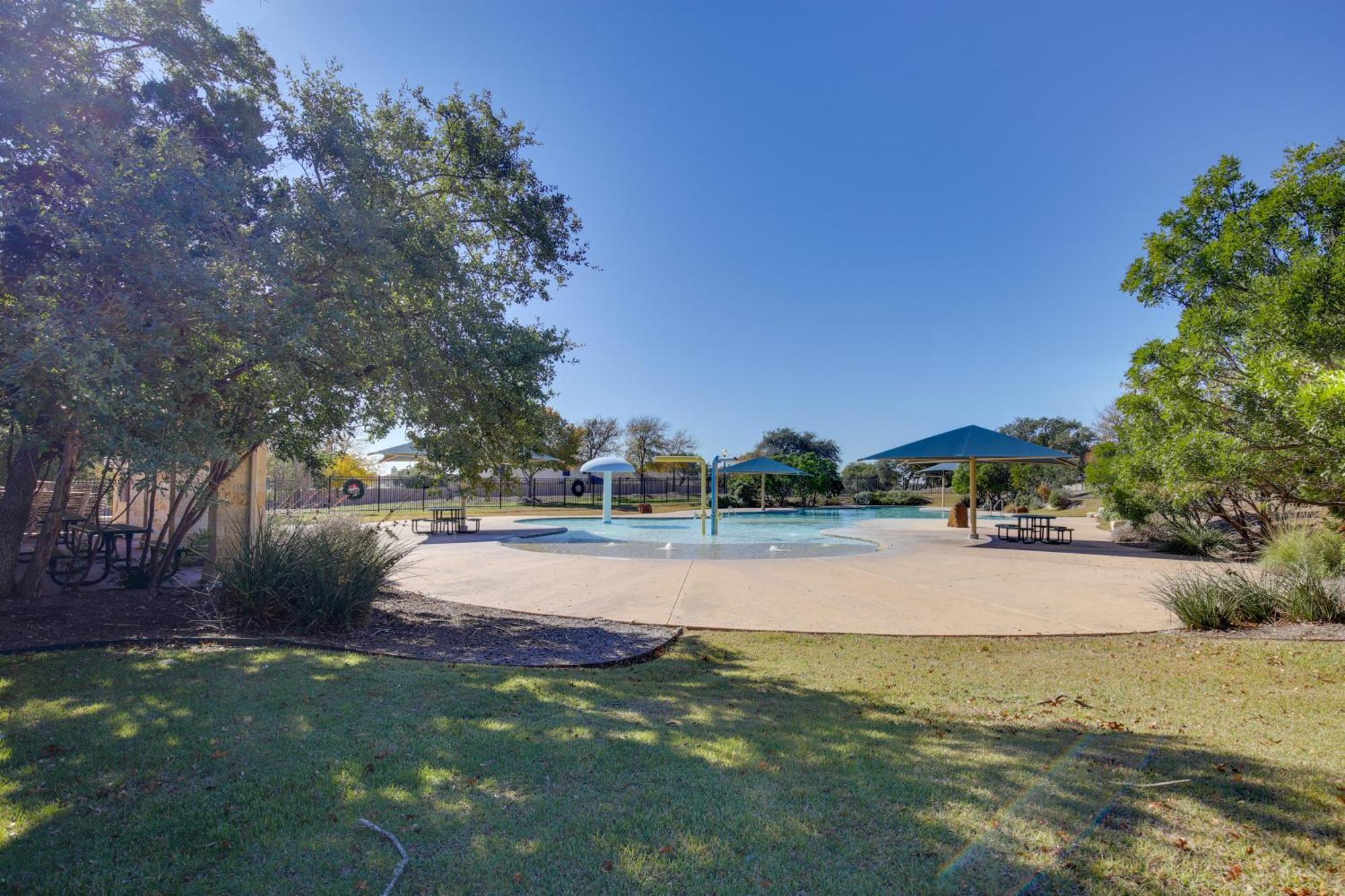 Getaway With Deck, Fenced-in Yard! Holiday home San Antonio